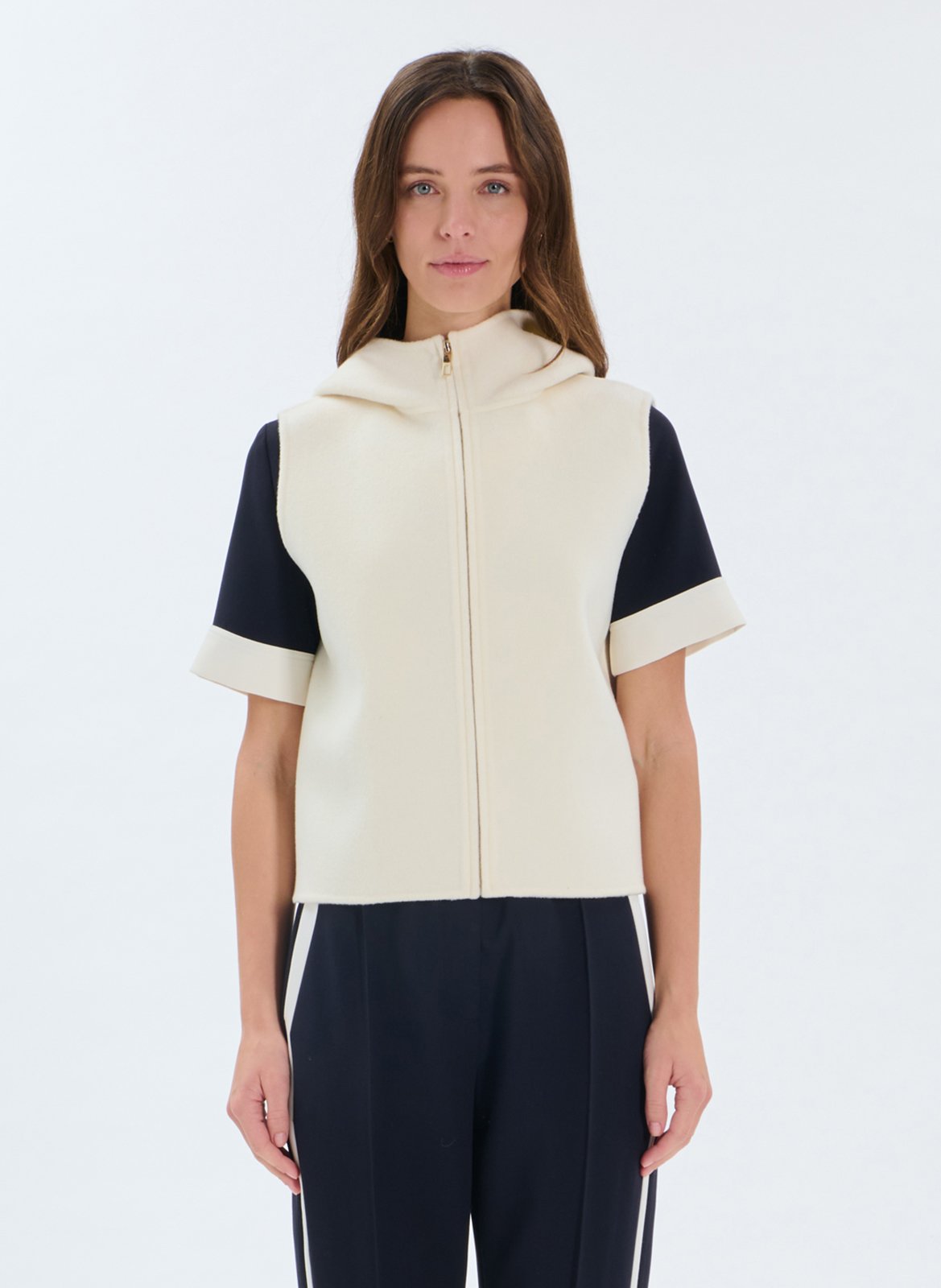 Ärmellose Strickweste mit Kapuze aus Wollmischung ZAPA