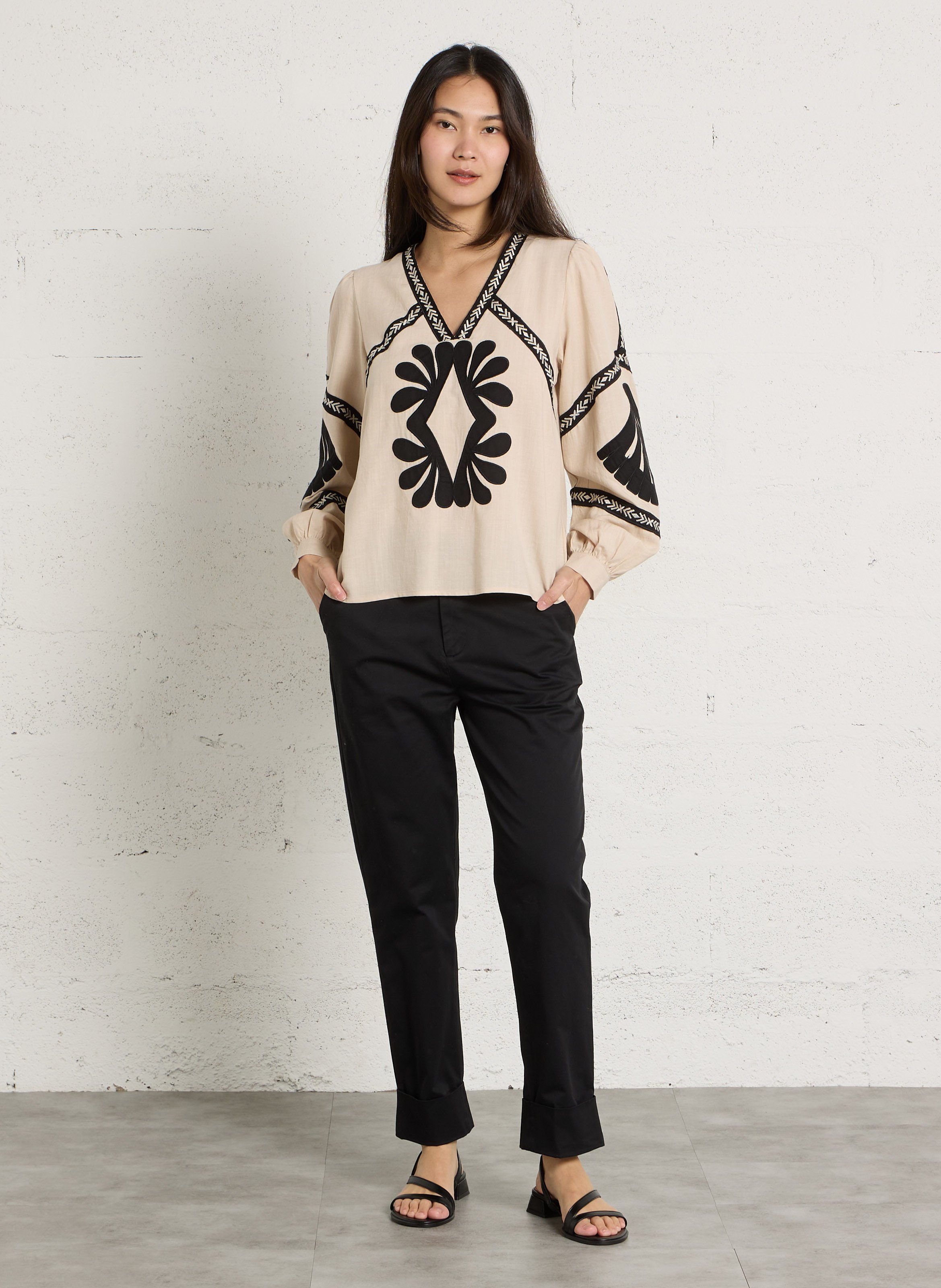 Blouse droite col V brodée LA PETITE ETOILE Beige