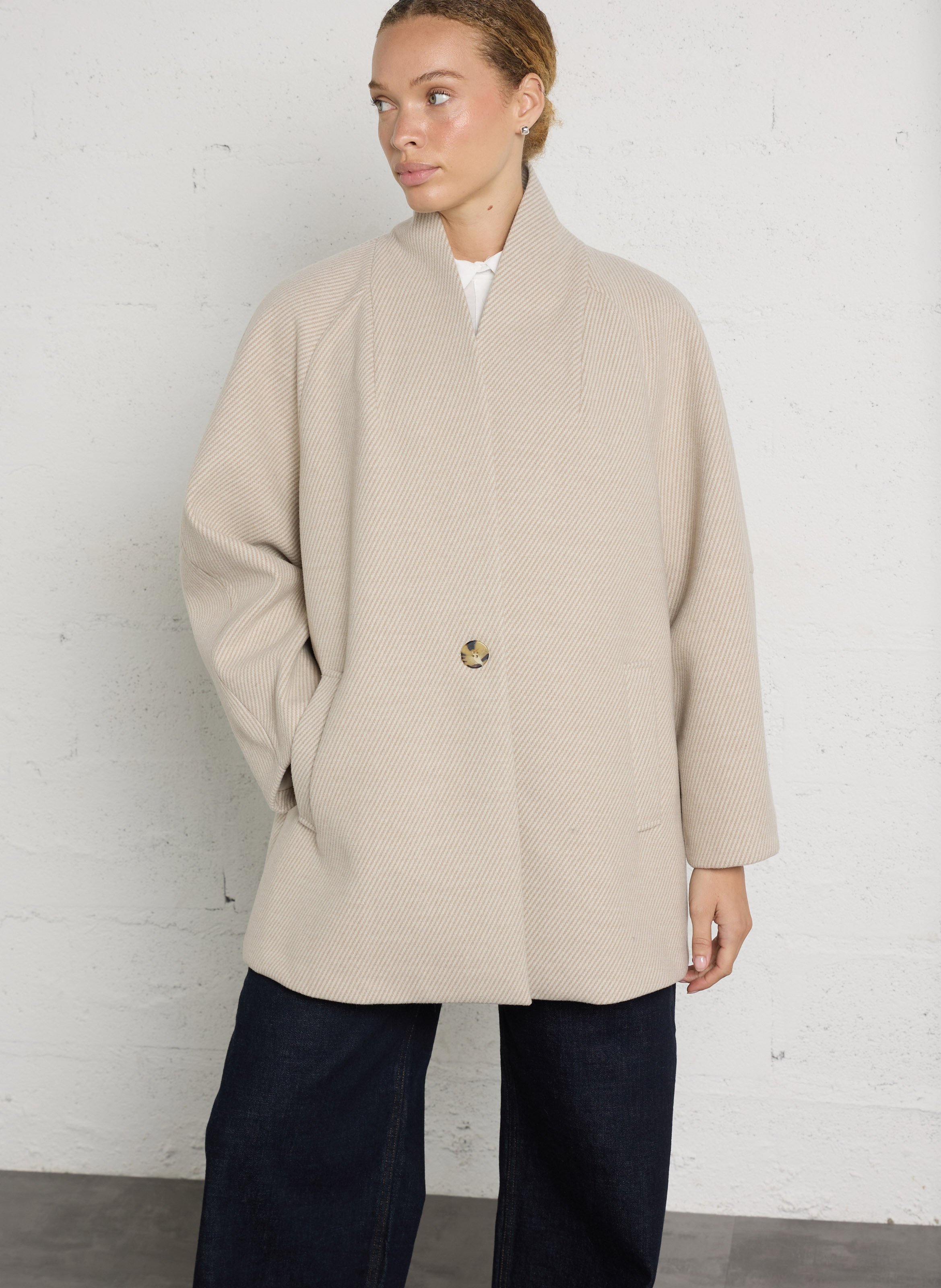 Solid buttoned straight coat PLEASE Beige