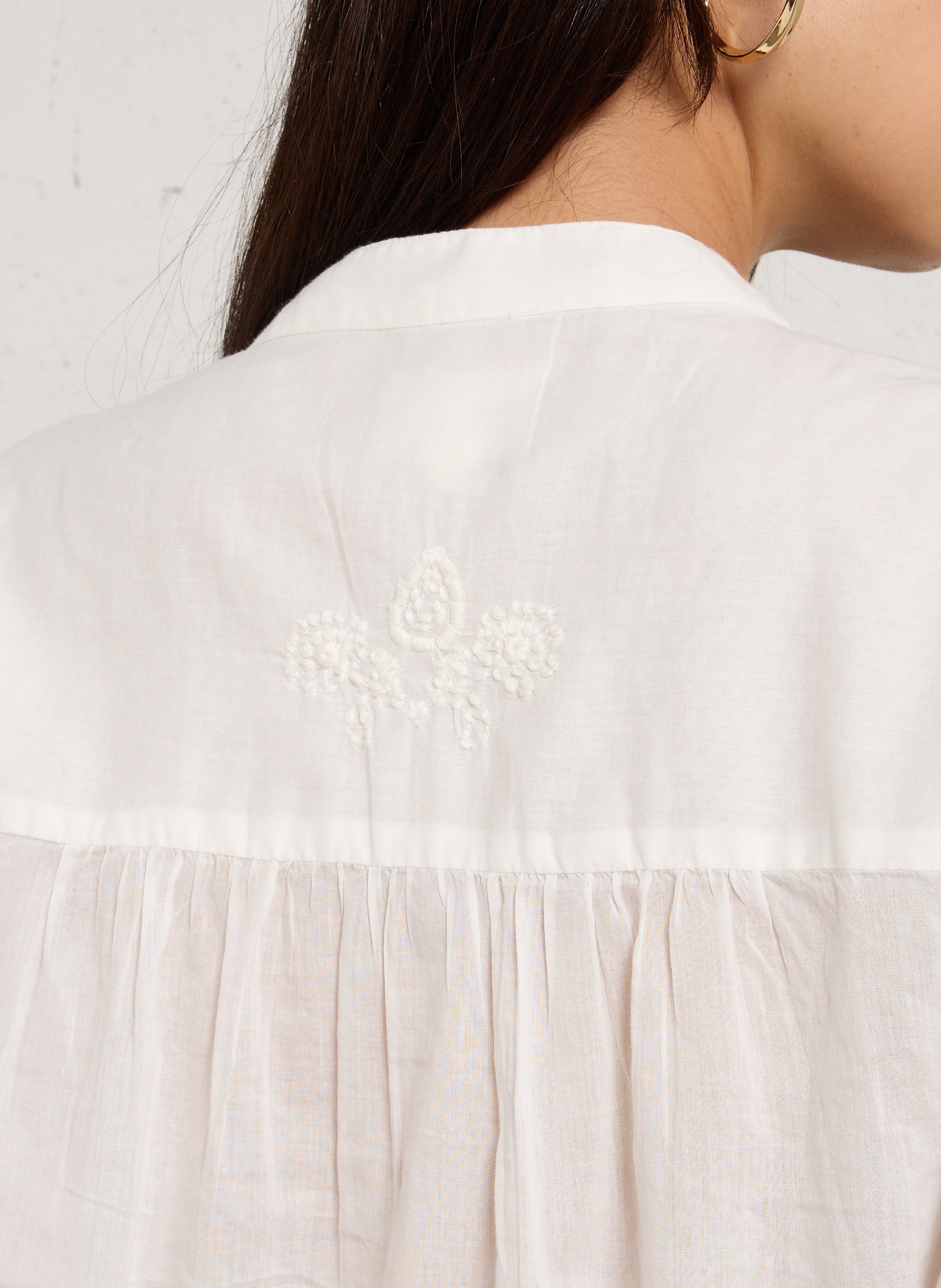 Chemise droite col V en coton brodé MAISON 123 Blanc
