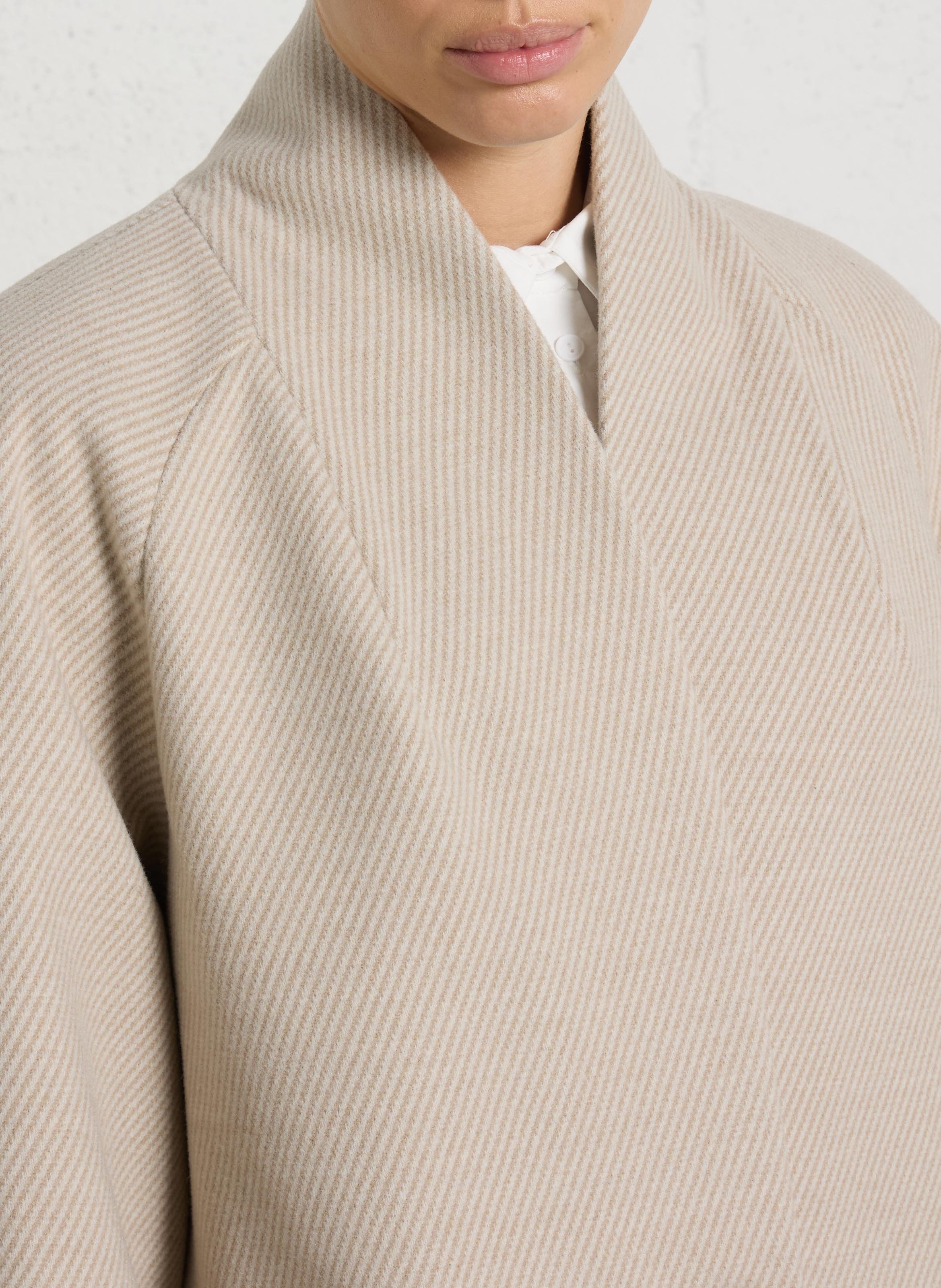 Solid buttoned straight coat PLEASE Beige