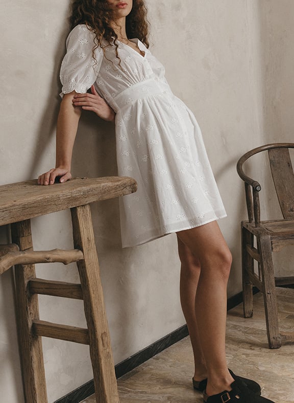 Robe courte col V en coton brodé GRACE ET MILA Blanc