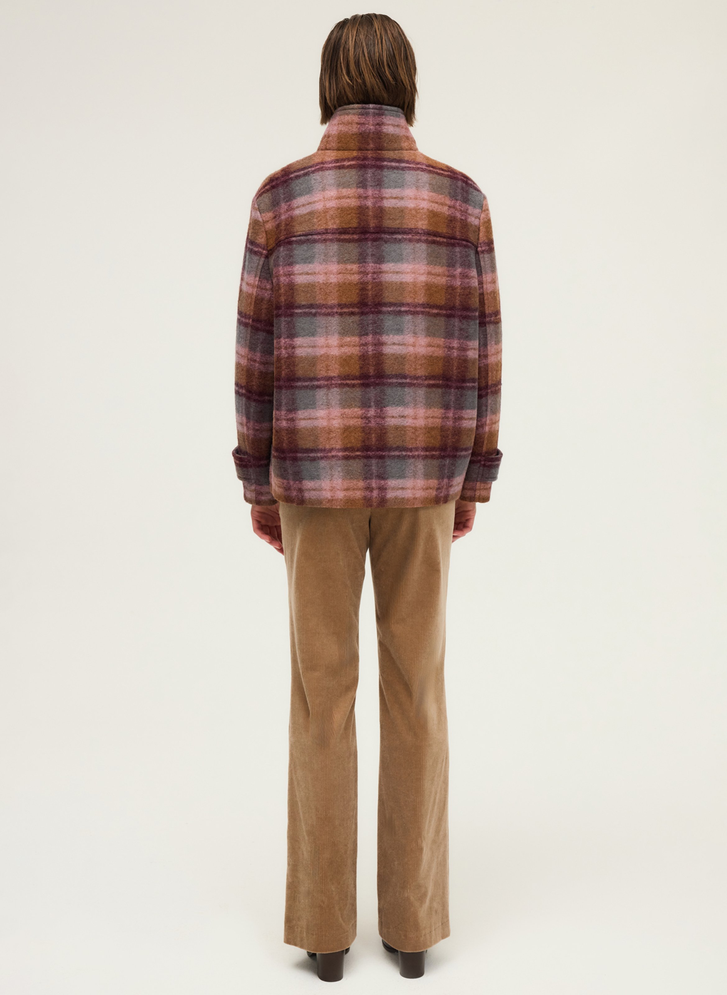 Wijde mantel met opstaande kraag en ruitjesprint Roze