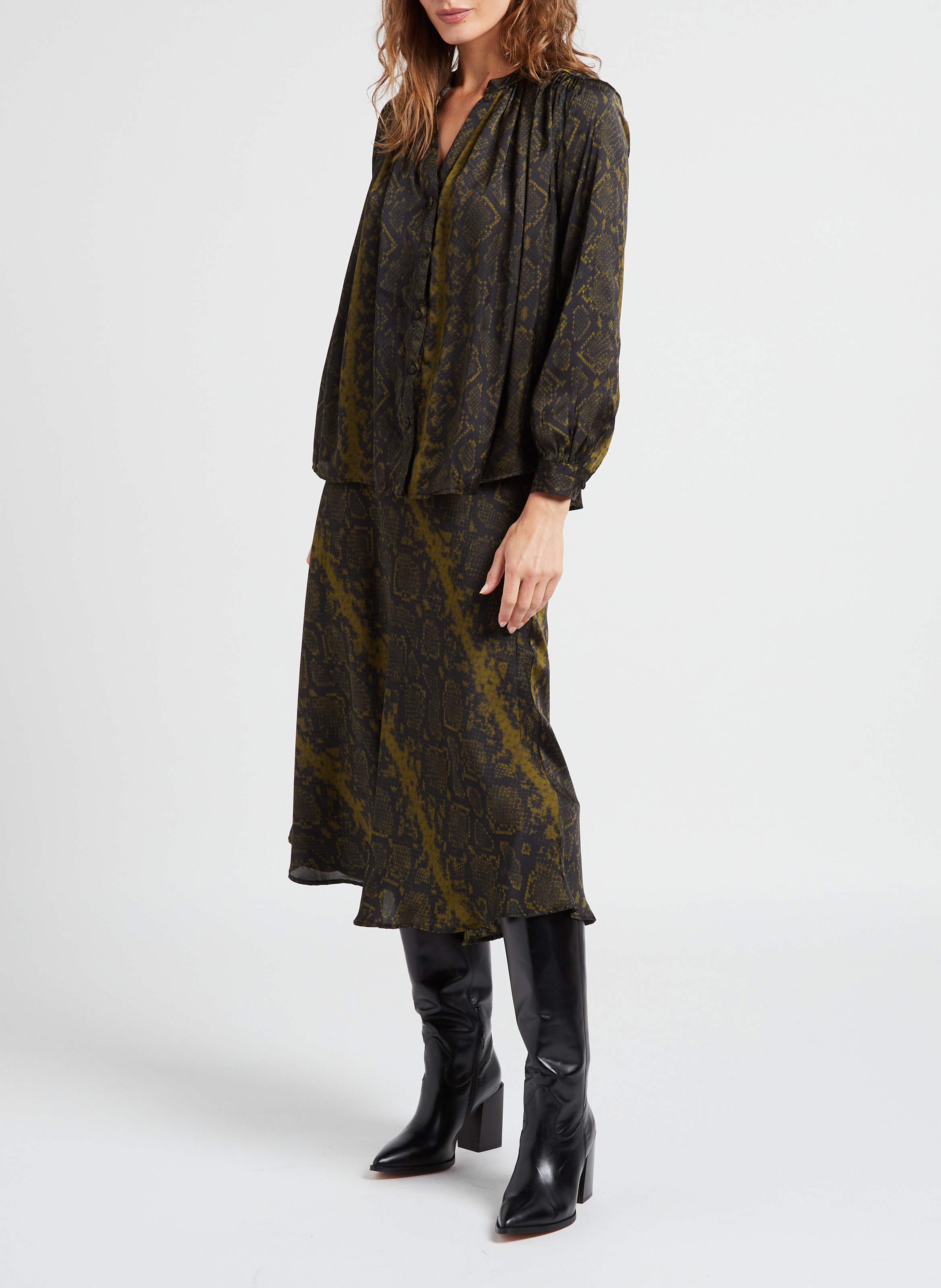 Satijnachtige blouse met hanleykraag LA PETITE ETOILE Zwart