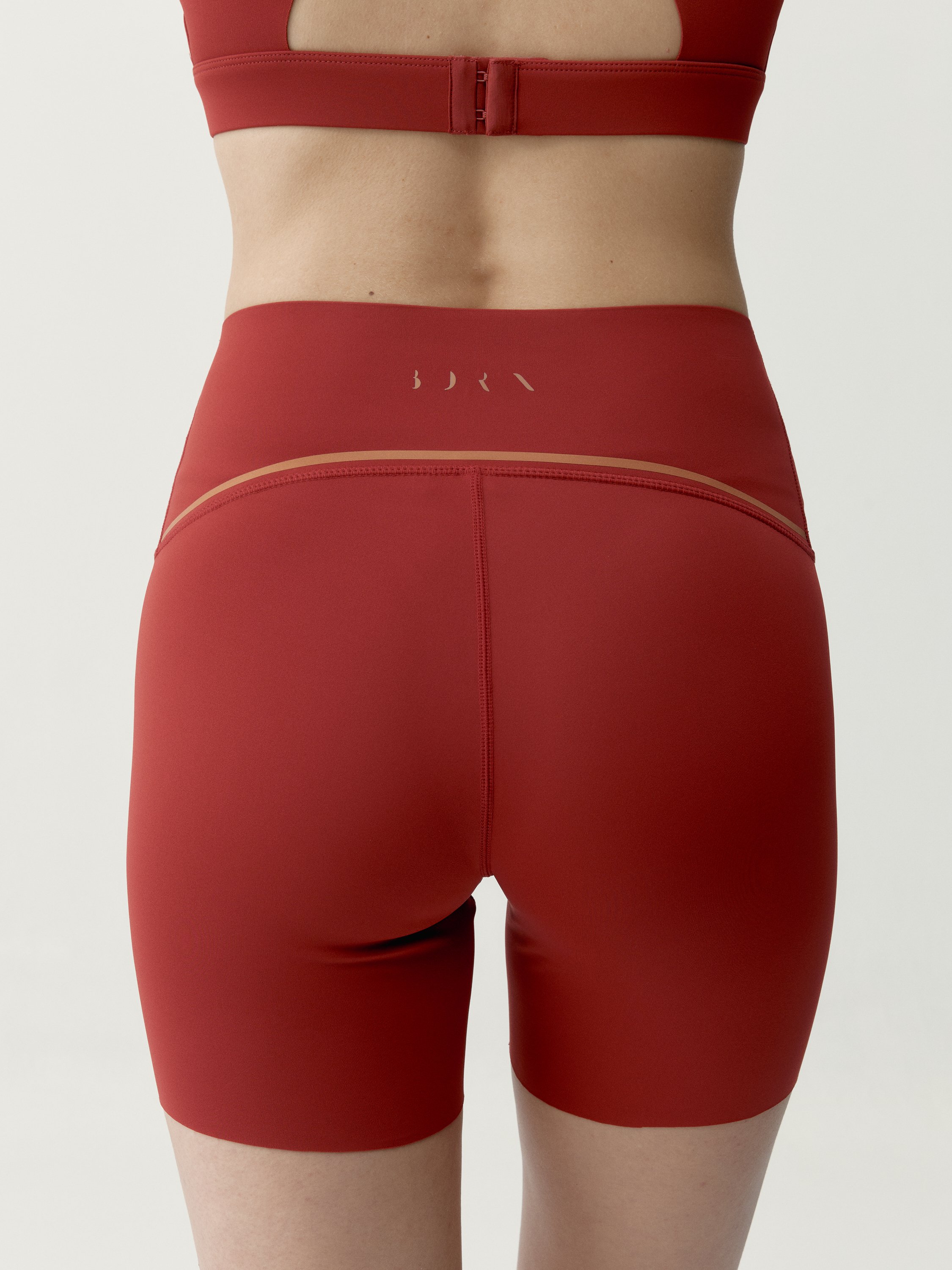 Performance sports short tight fitting black BORN Orange