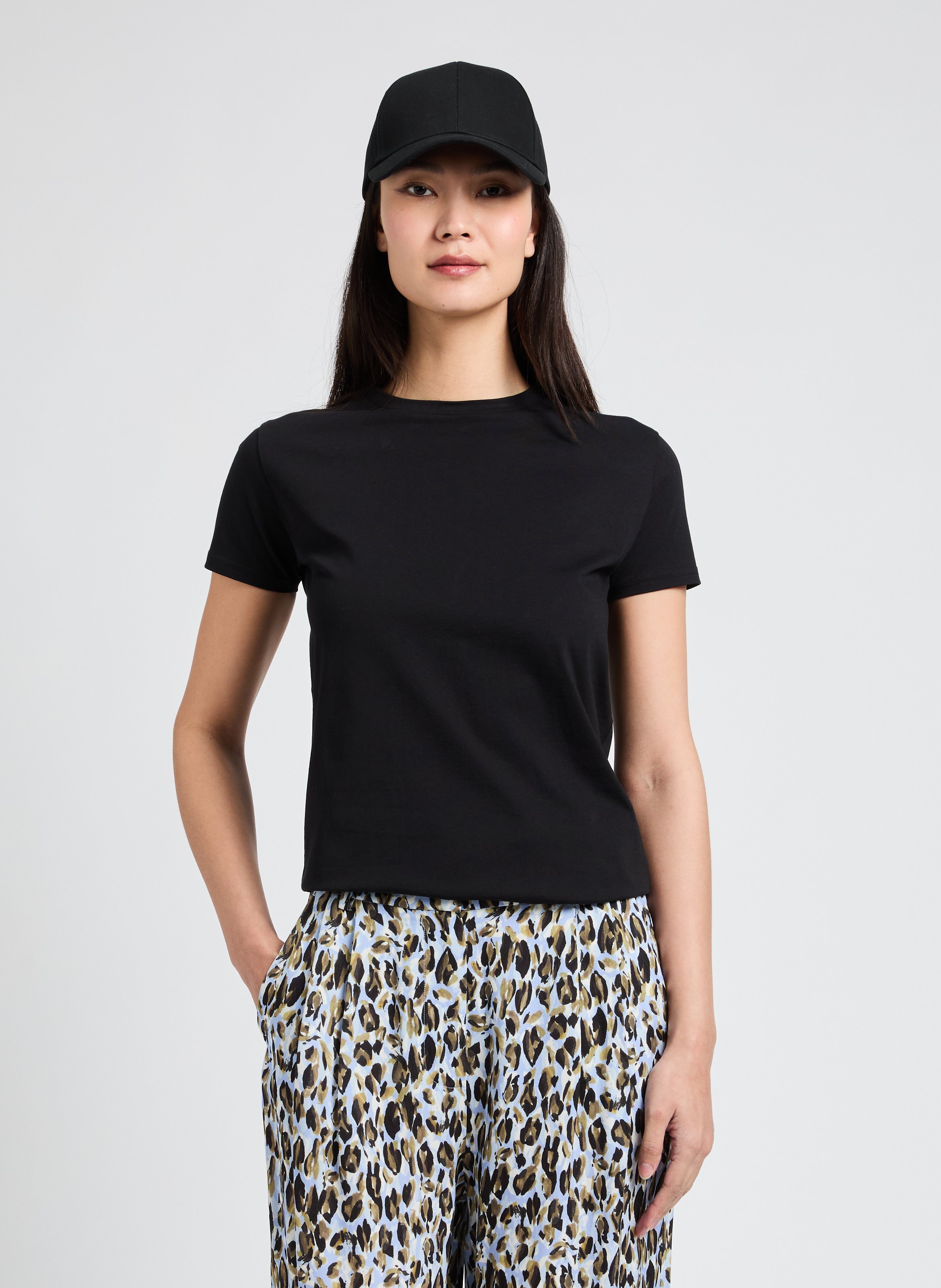 Round-neck cotton T-shirt SAISON 1865 Black