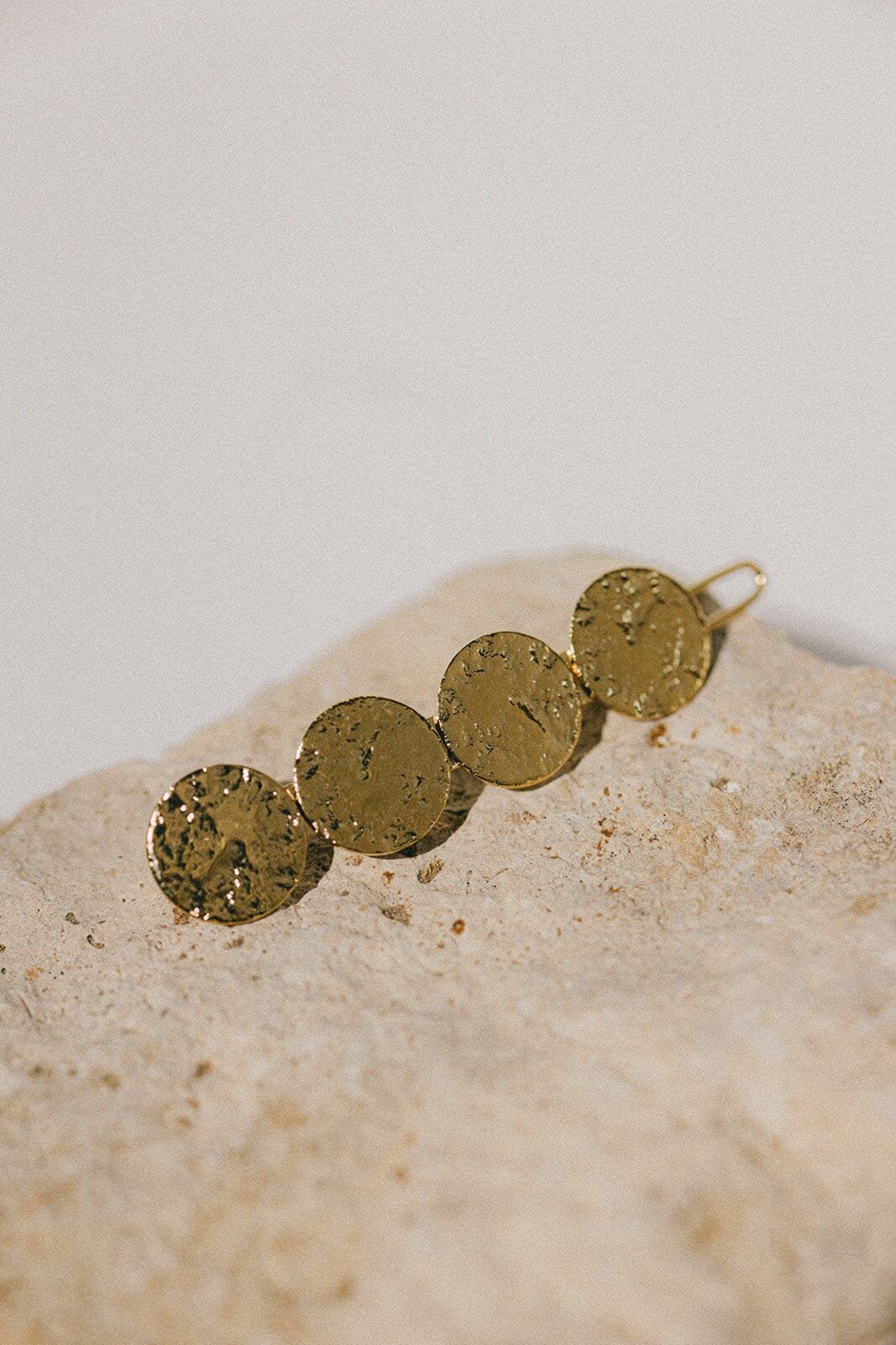 Mini hammered silver plated round hair clip Golden