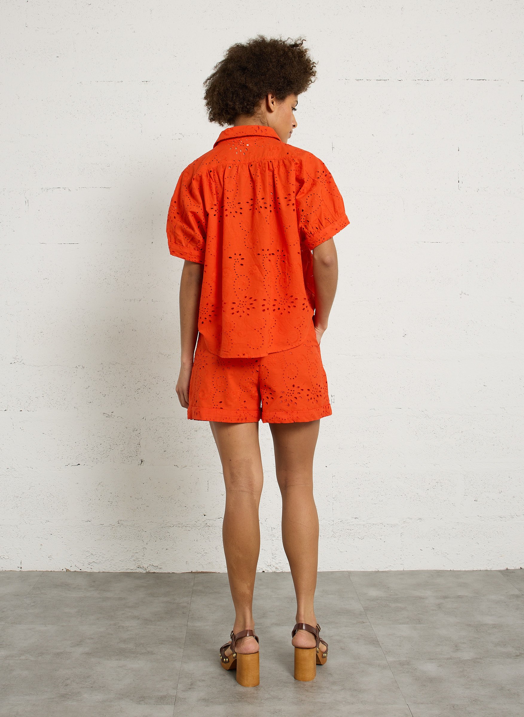 Top ample col classique en coton THE KORNER Rouge