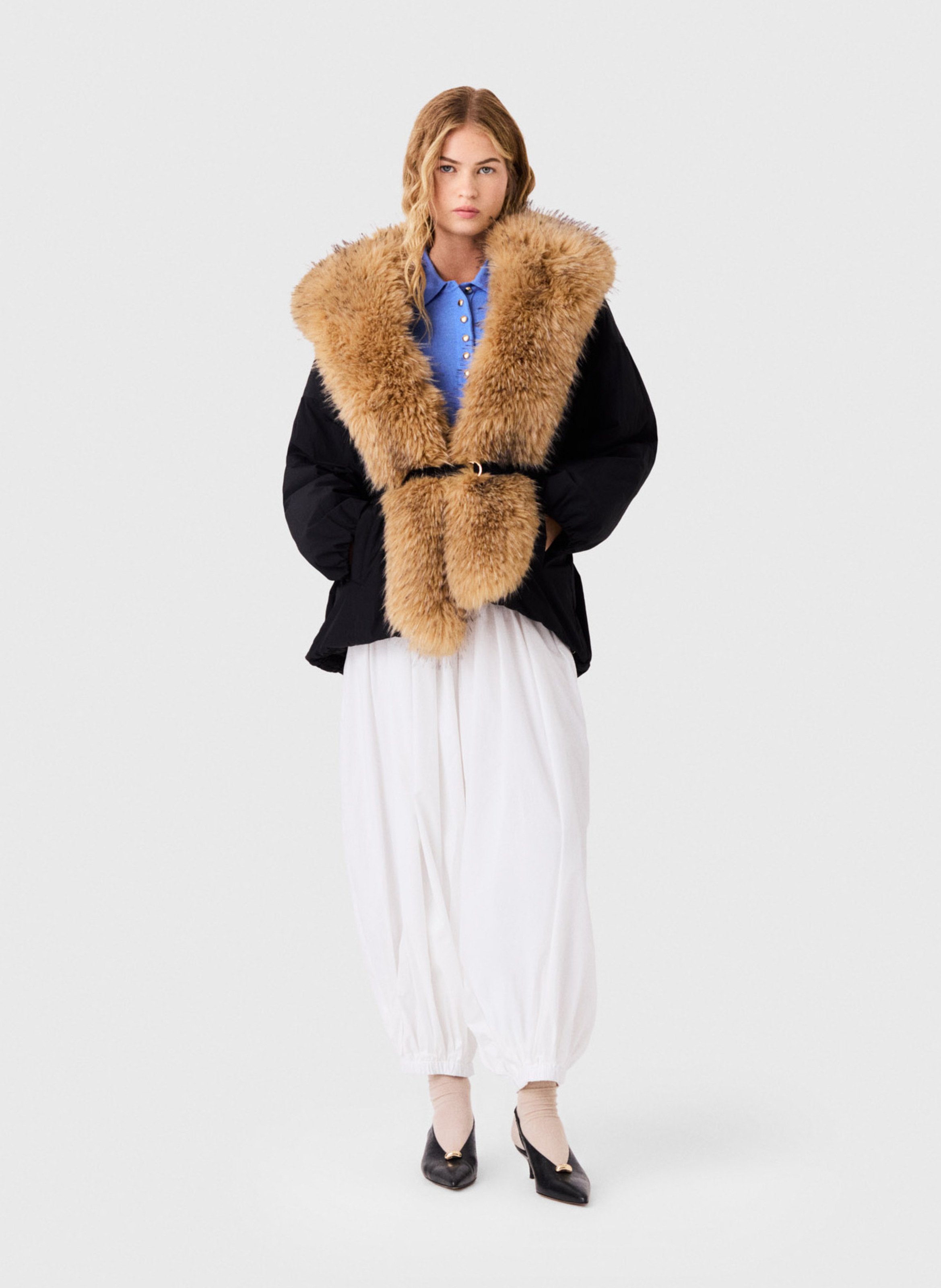 Manteau ceinturé à détail fausse fourrure MAJE Noir