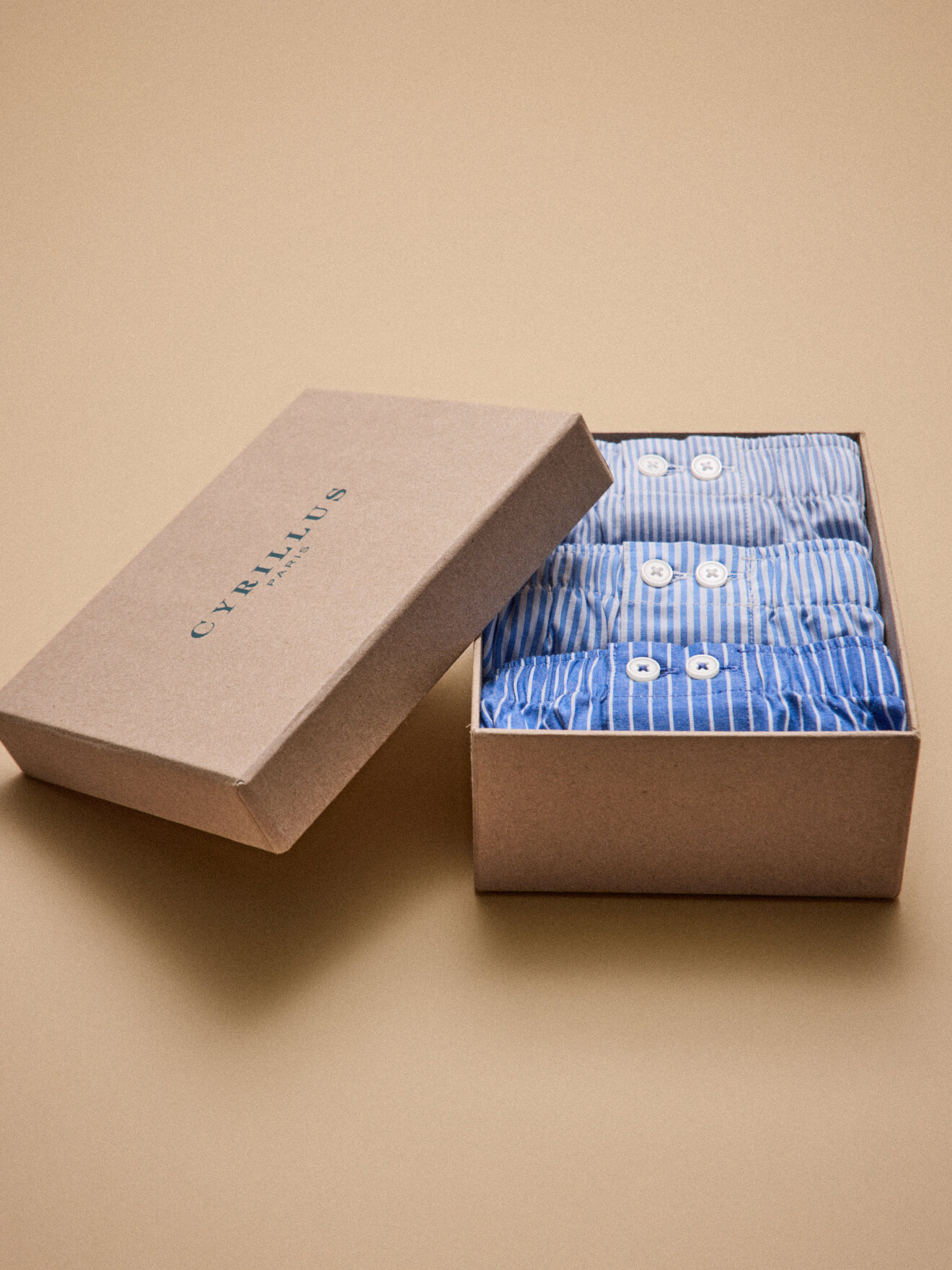 Gift box set of 3 assorted boxers. CYRILLUS Blue