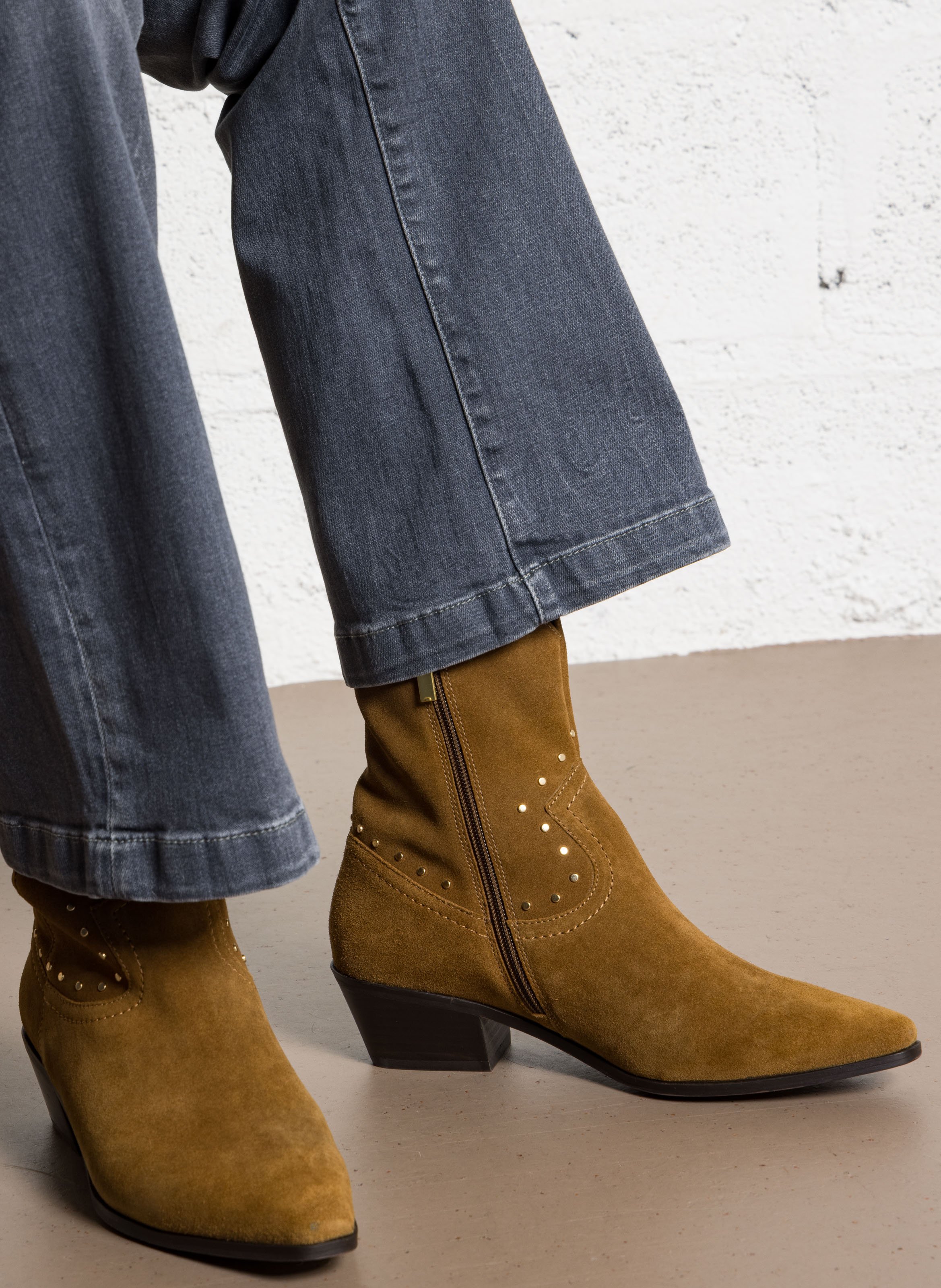 Boots western cloutées en cuir velours BOCAGE Marron