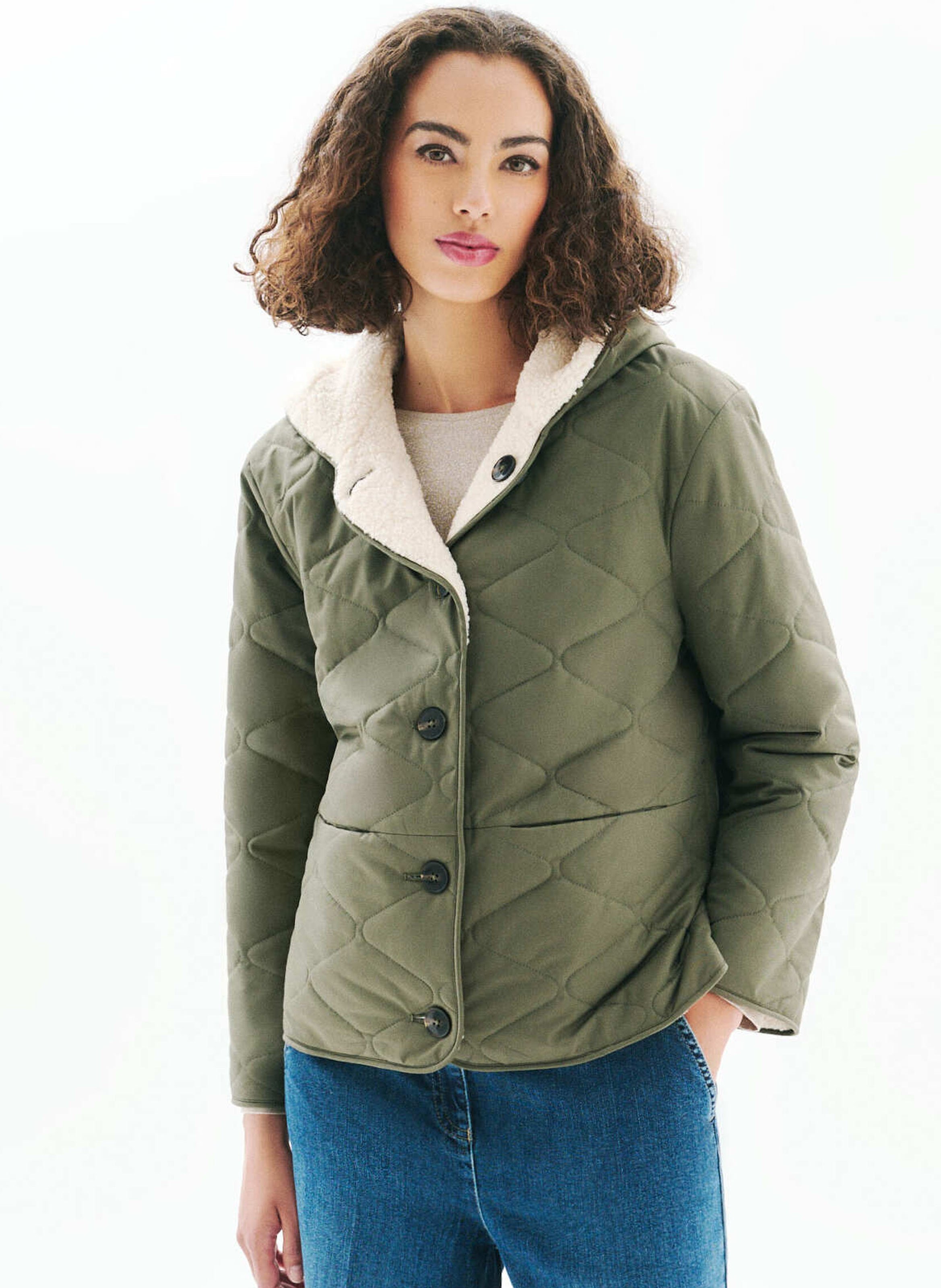 Straight down jacket made of recycled fibers CAROLL Green