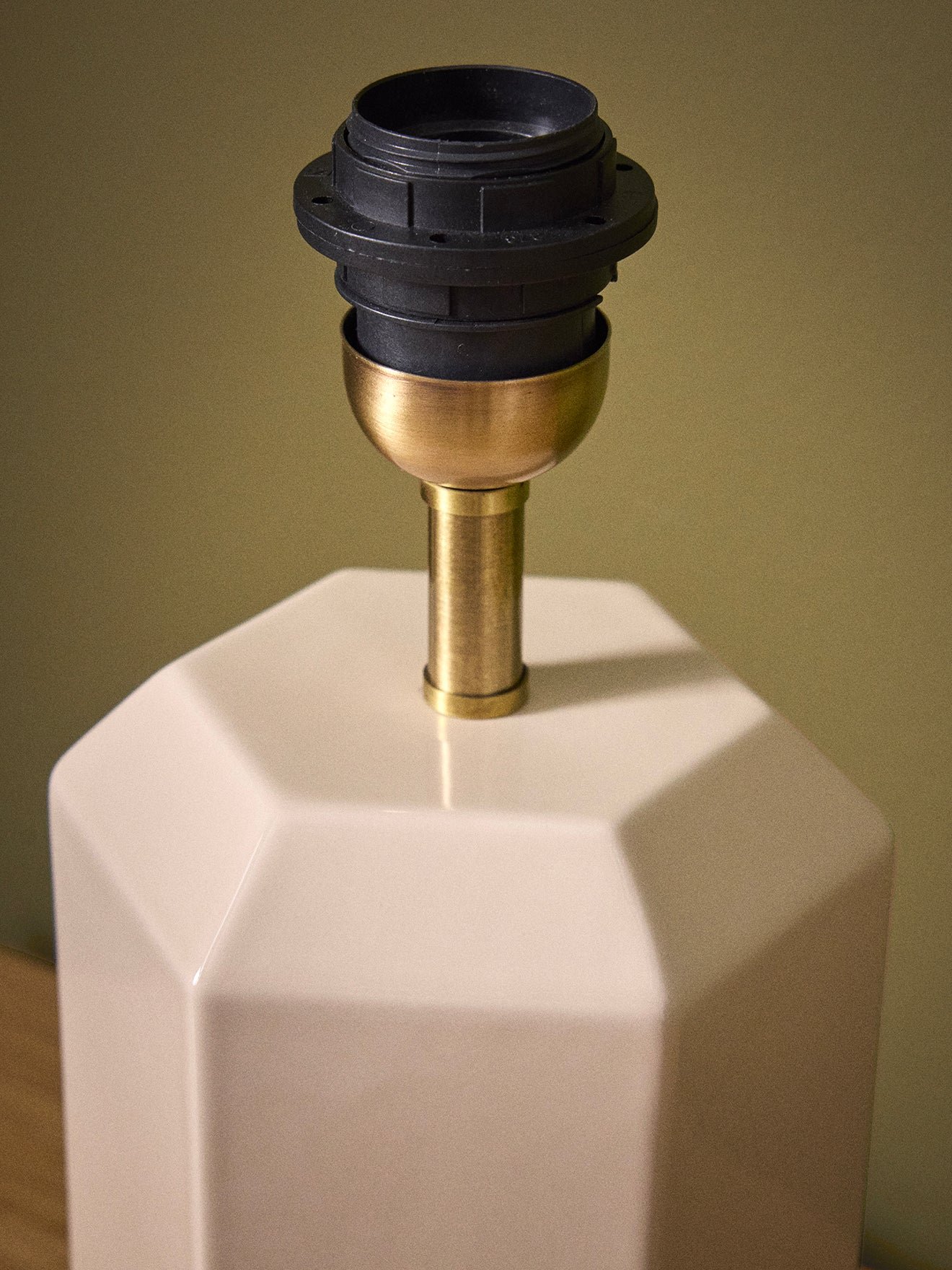 Ceramic table lamp base - small size victory model CYRILLUS White