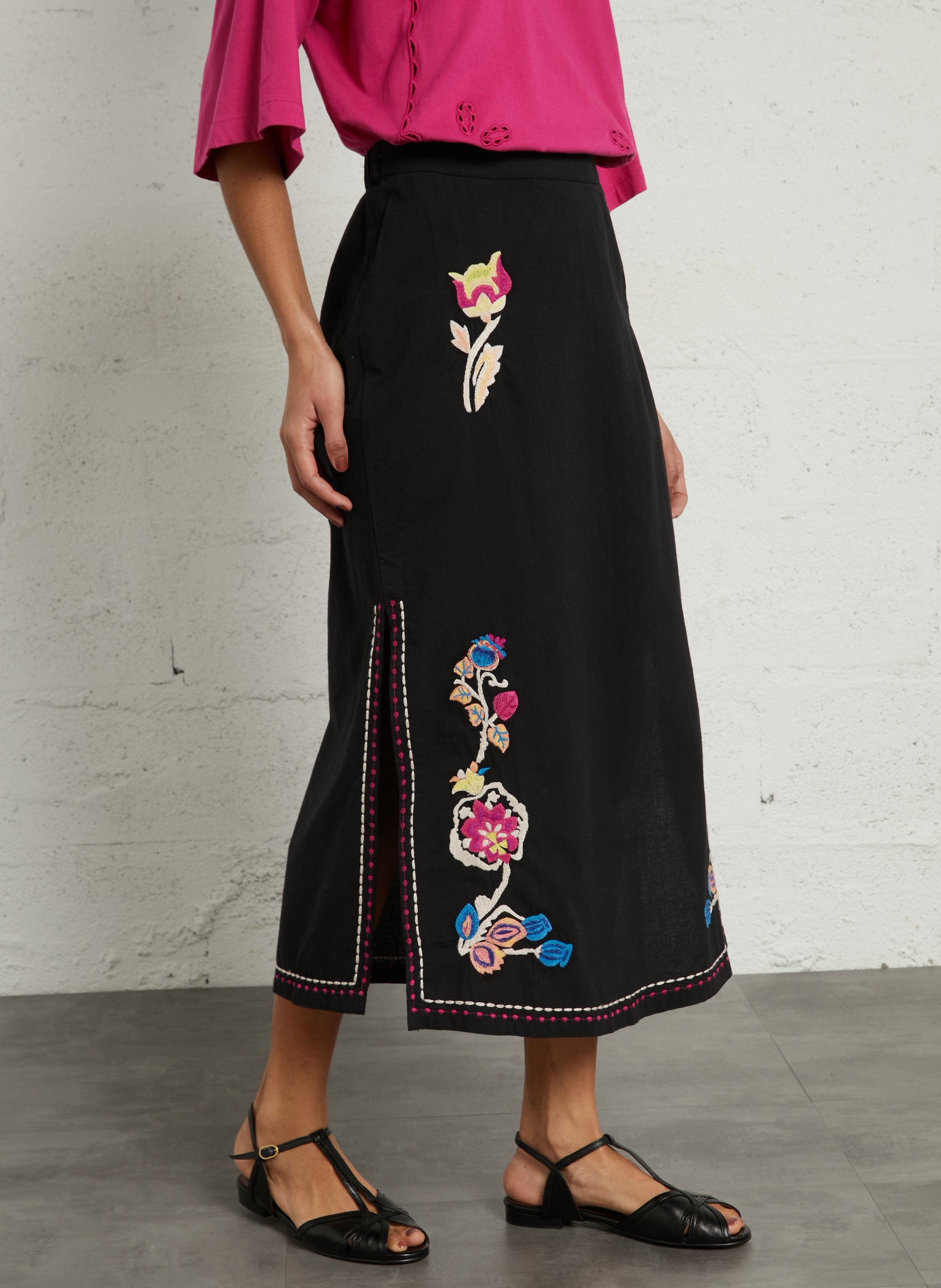Halflange rok van biokatoen met borduursel LOUISE MISHA Zwart