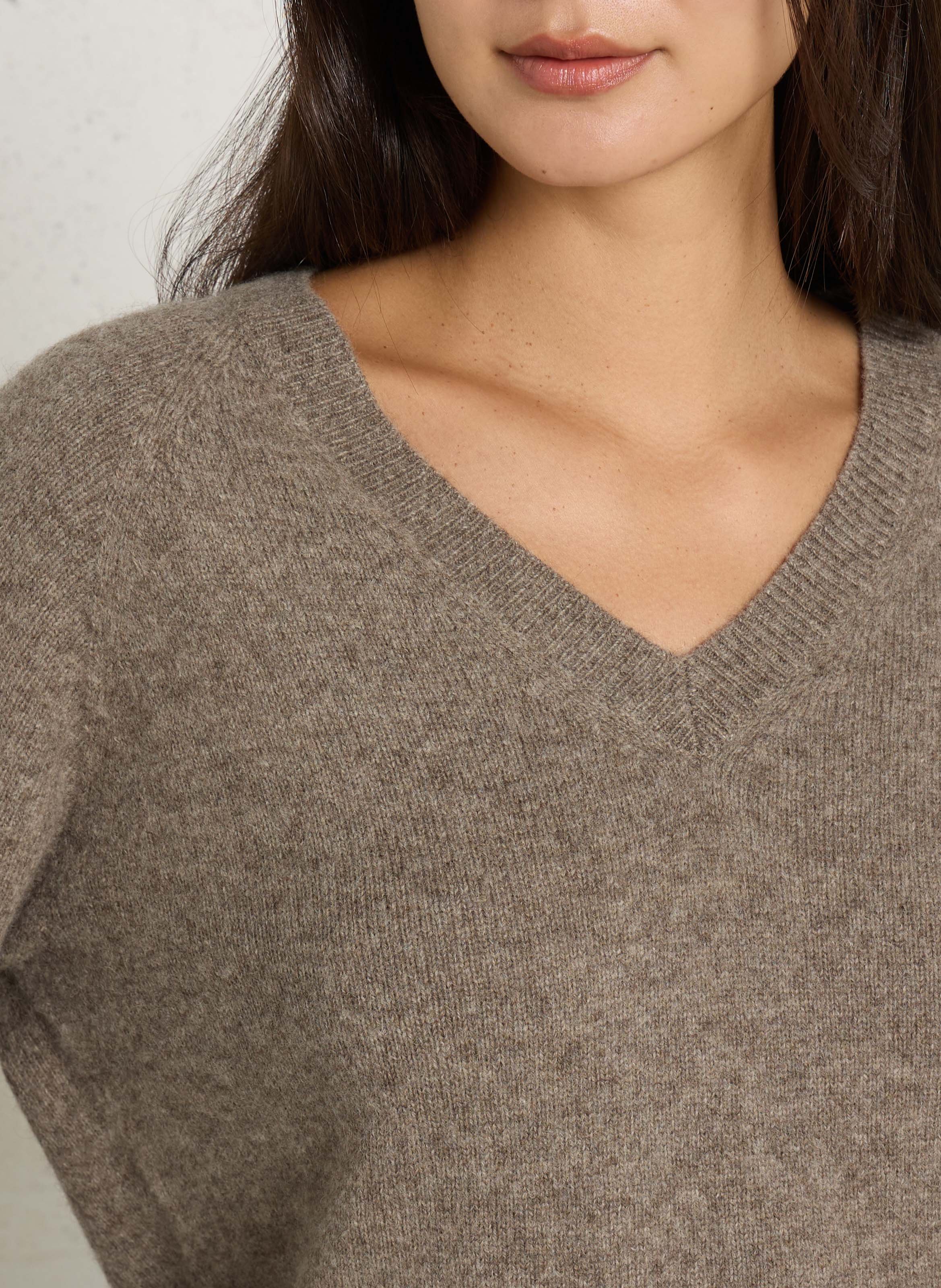 Straight V-neck wool sweater LEON & HARPER Grey