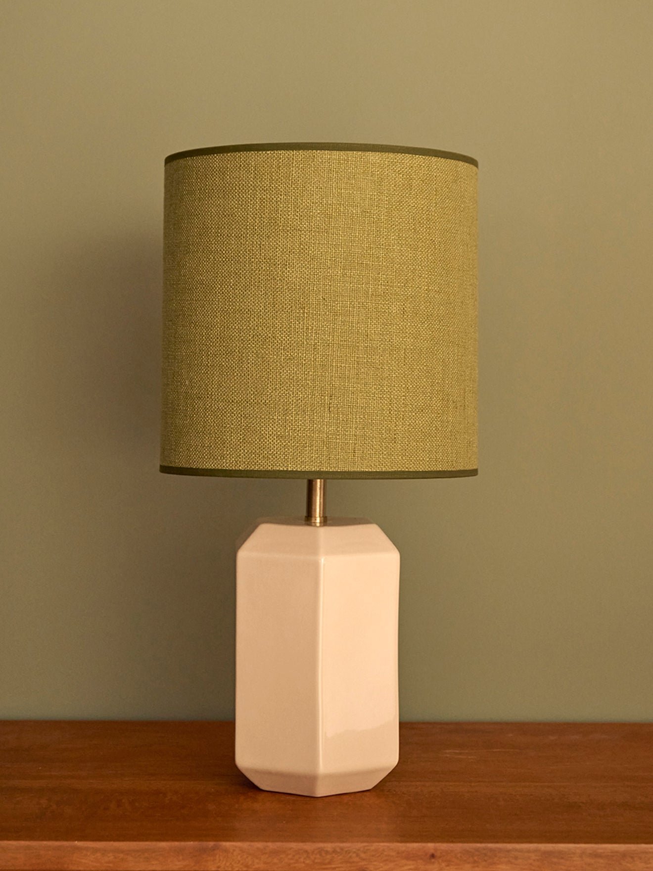 Ceramic table lamp base - small size victory model CYRILLUS White