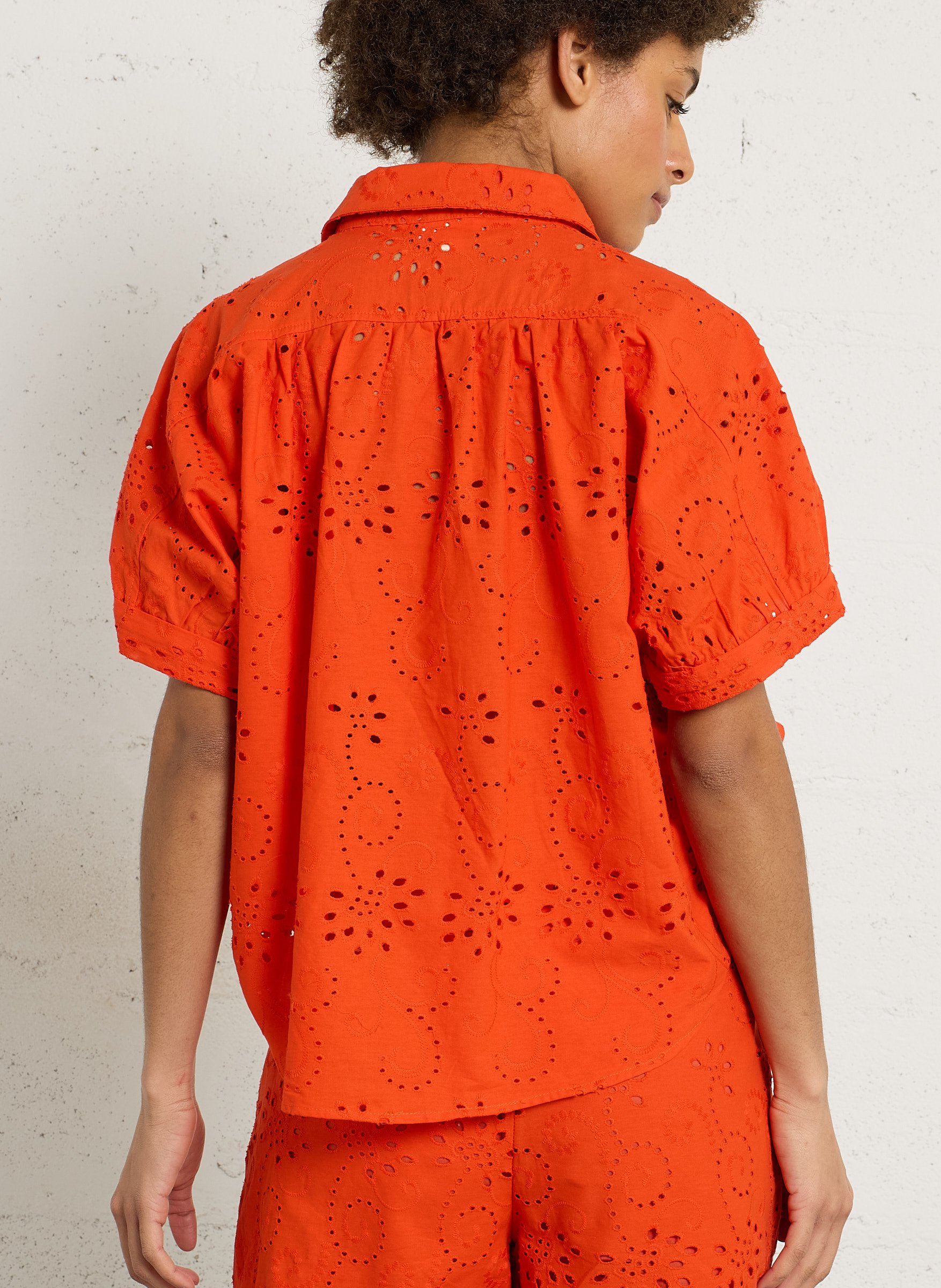 Top ample col classique en coton THE KORNER Rouge