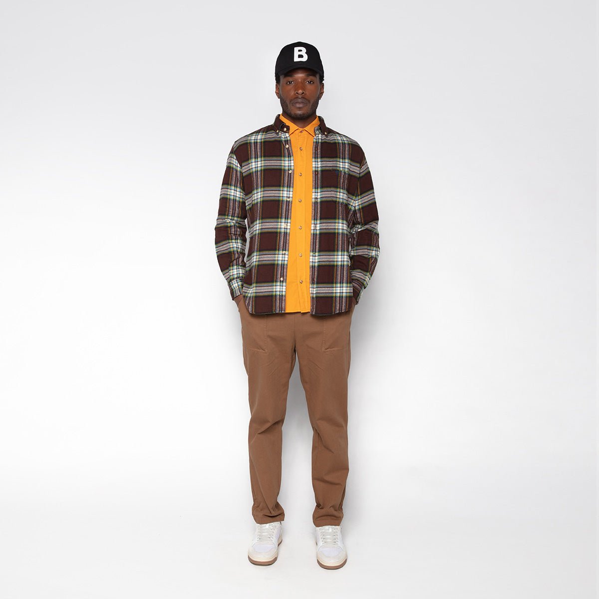 Tapered cut pants with elastic waistband SERGE BLANCO Brown