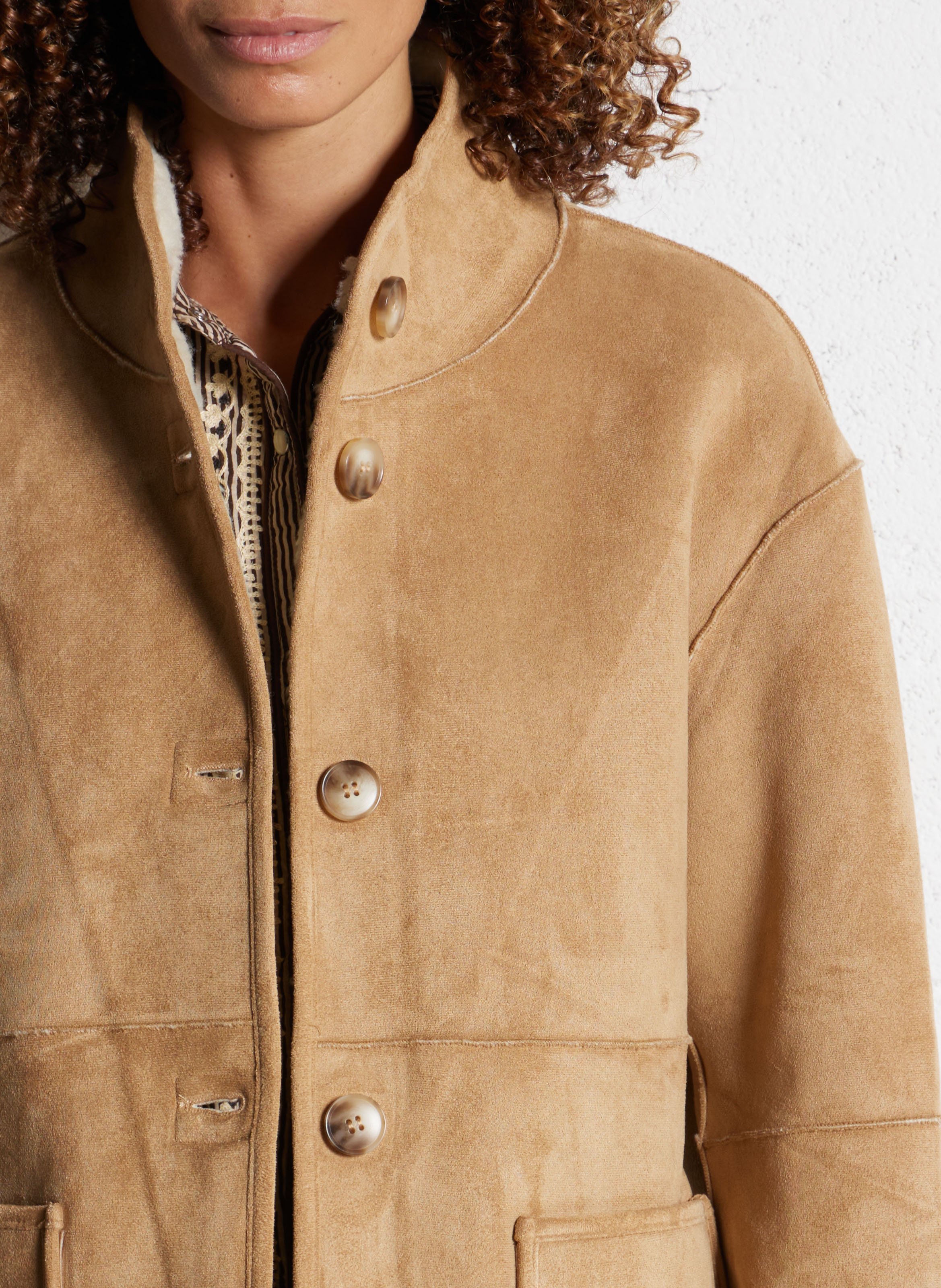 Gerade geschnittene Jacke mit Stehkragen SEE U SOON Beige