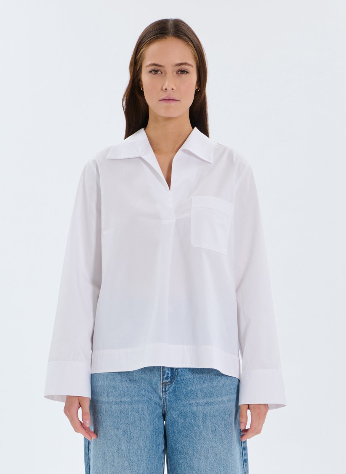 Weite Bluse mit einfarbigem Brusttasche ZAPA Weiss