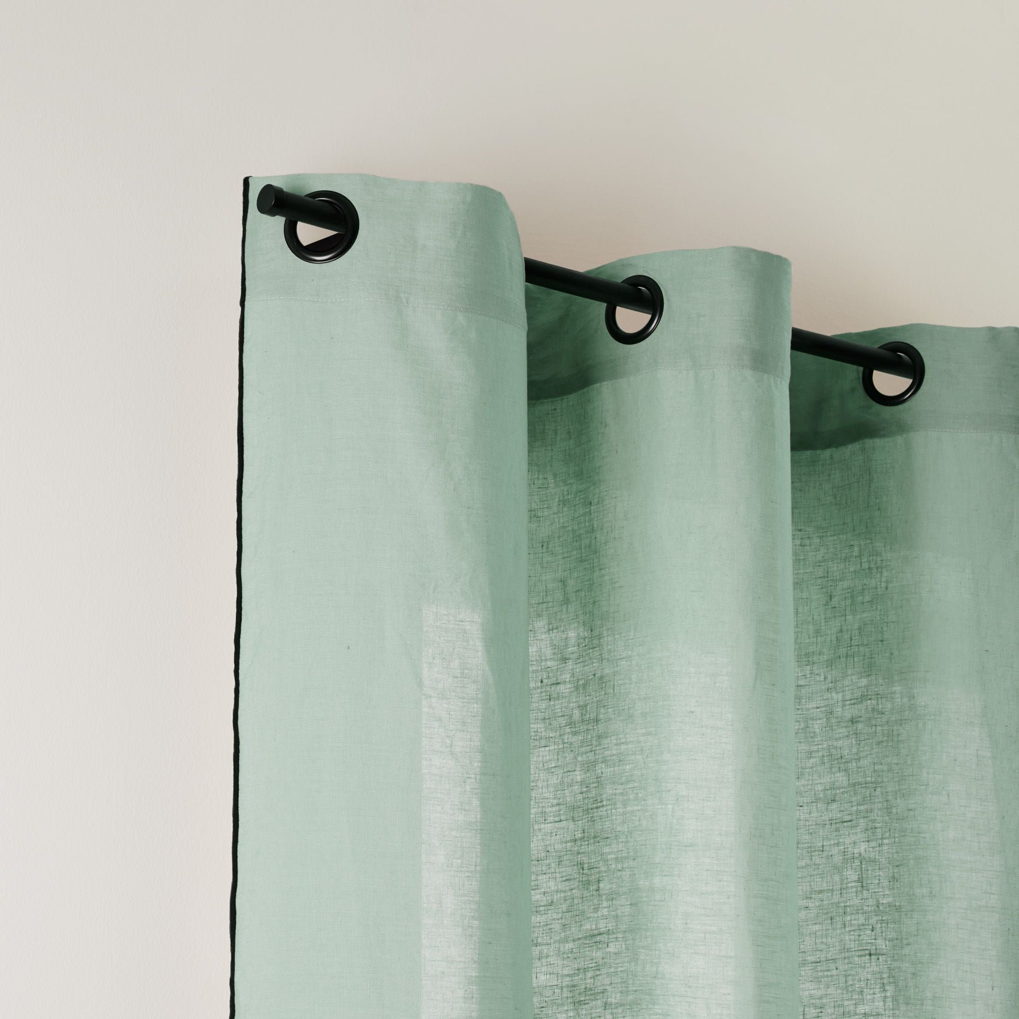 Rideau à oeillets noirs MADURA Green