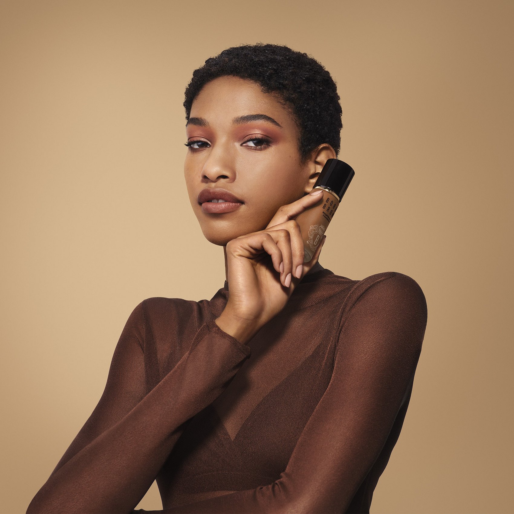 WEIGHTLESS SKIN FOUNDATION - Fond de teint tenue 24 heures SPF15 BOBBI BROWN Neutral cool honey