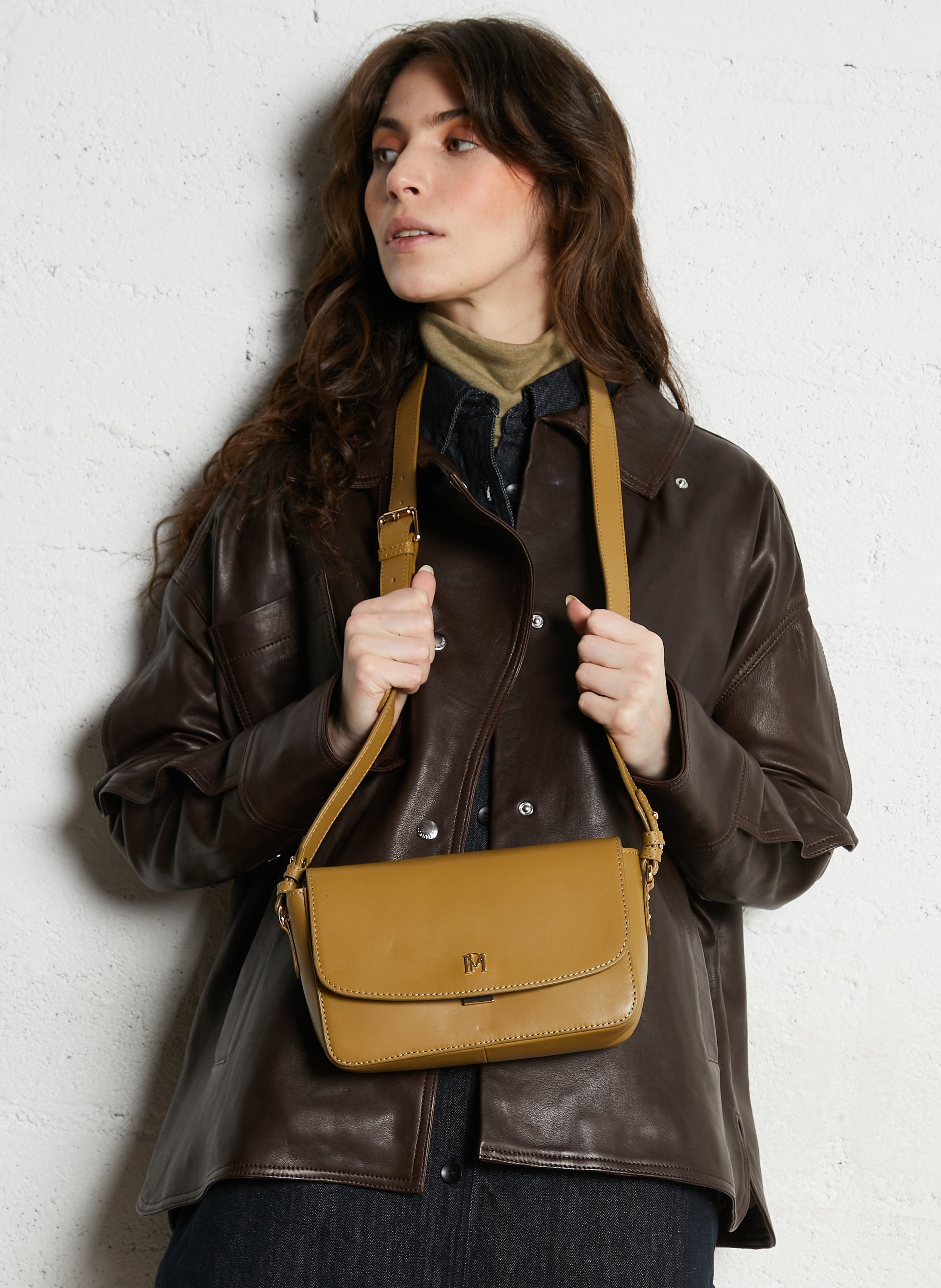 Plain leather shoulder bag PETITE MENDIGOTE Green