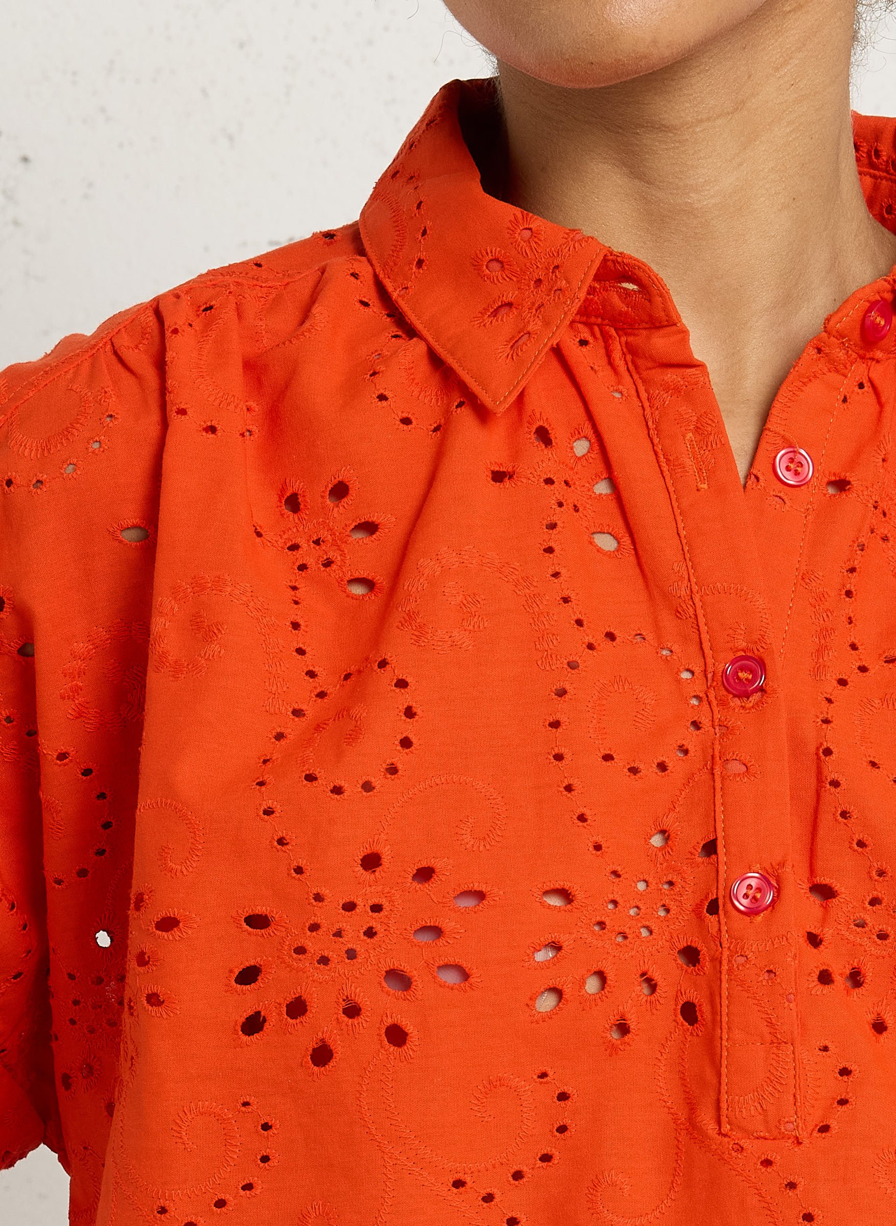 Top ample col classique en coton THE KORNER Rouge