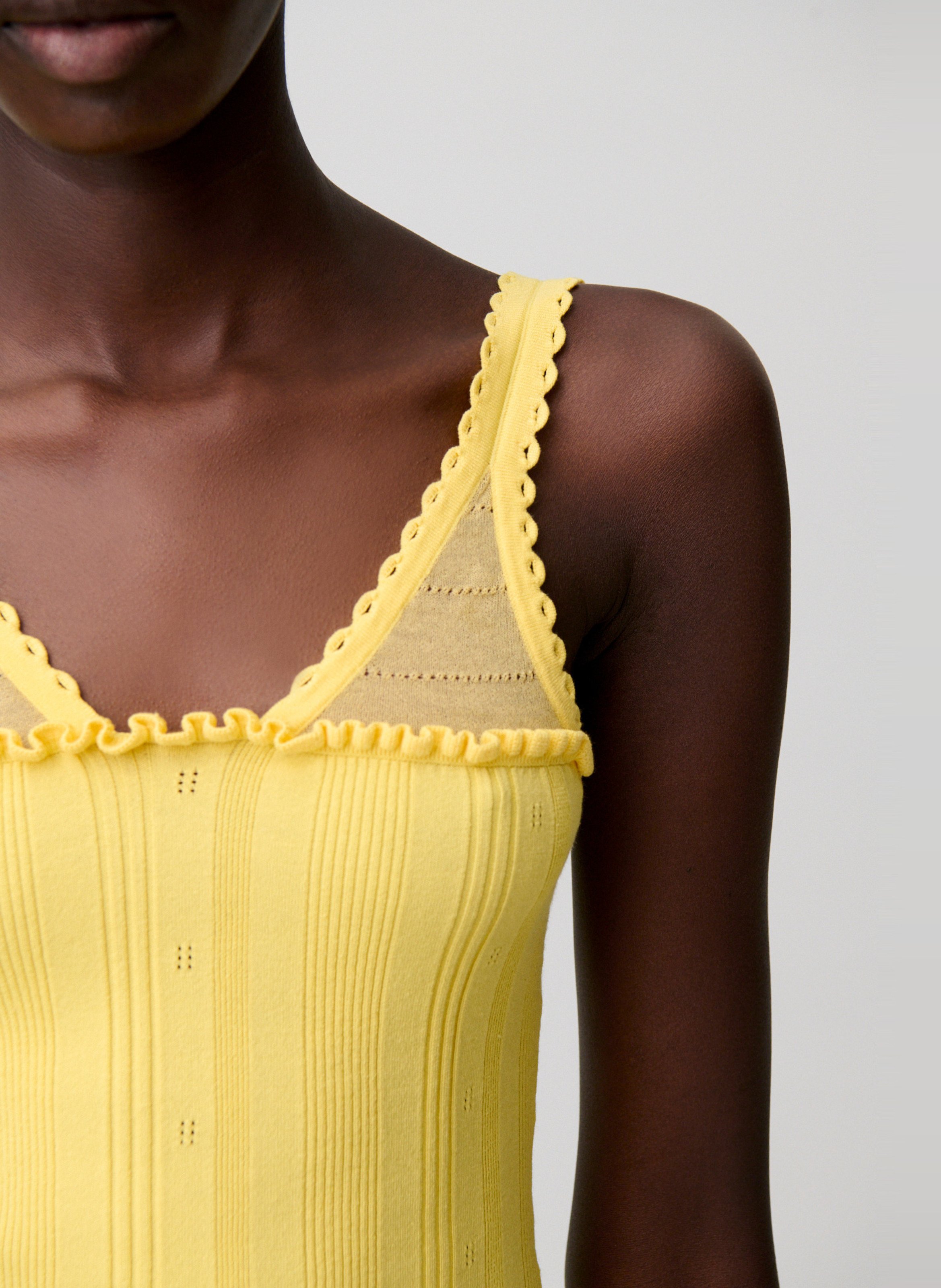 Top col V en maille pointelle CLAUDIE PIERLOT Jaune