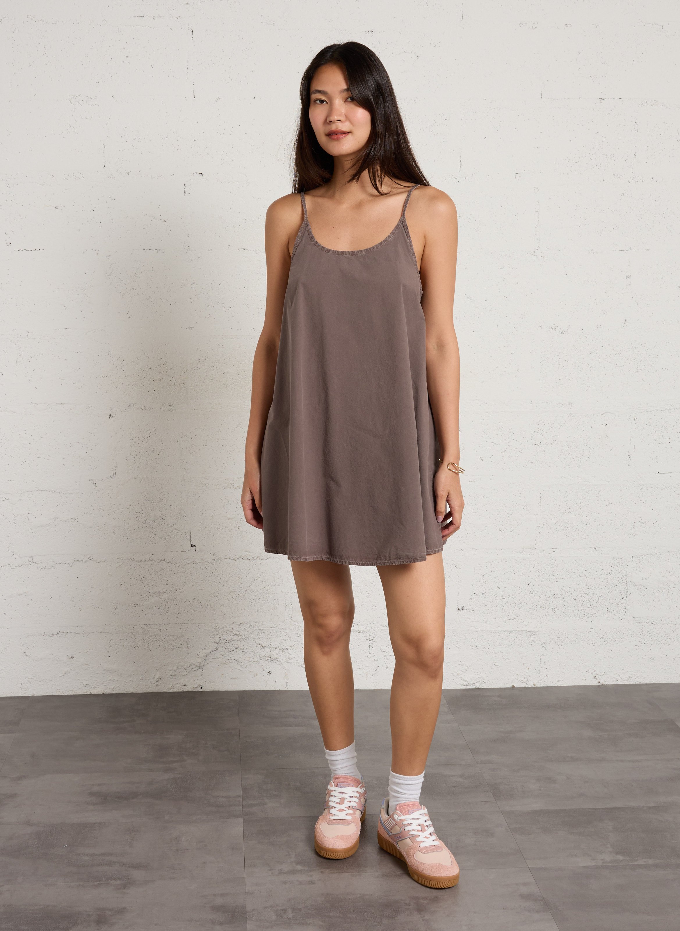 Robe courte à bretelles fines AMERICAN VINTAGE Gris
