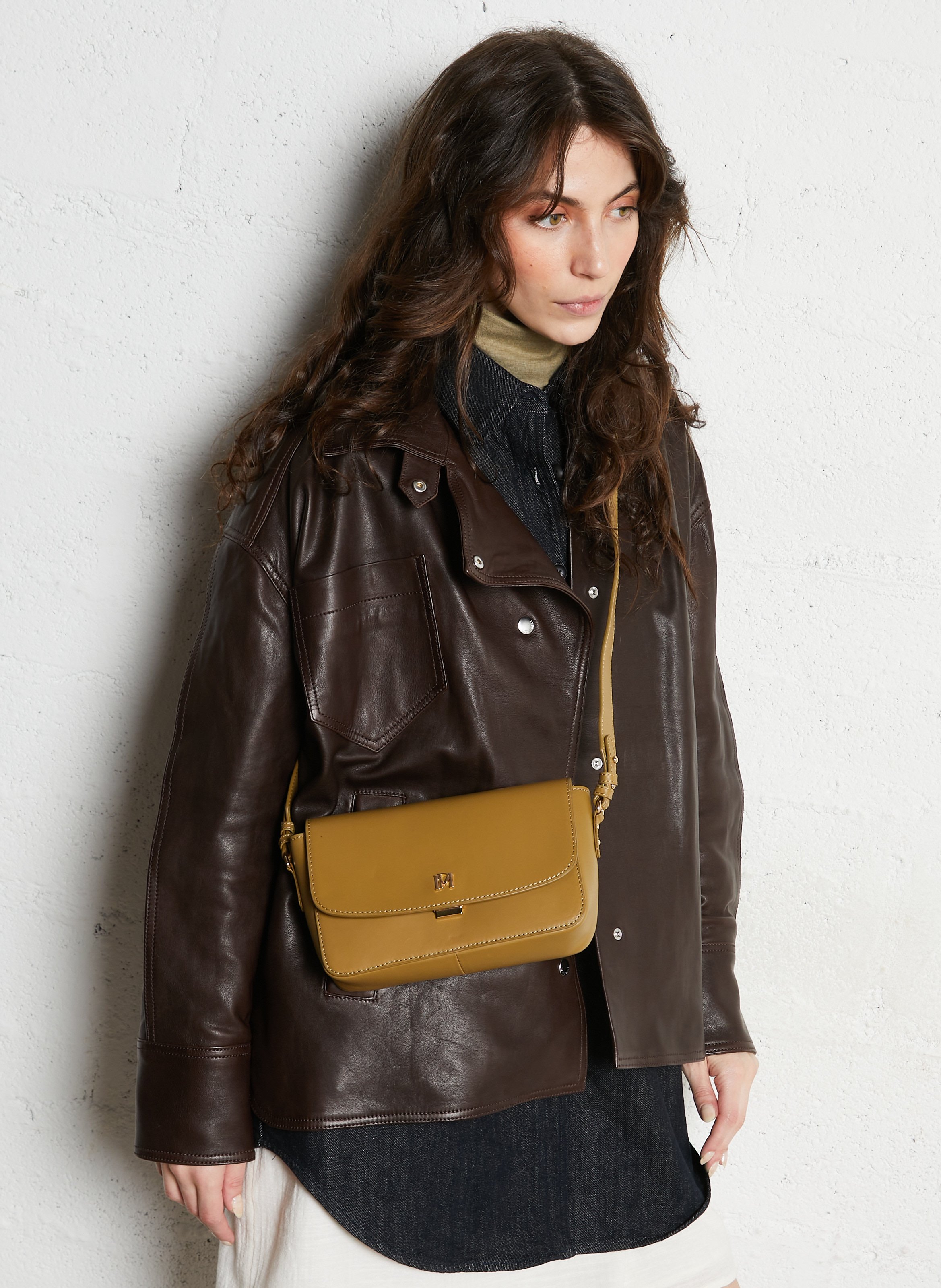 Plain leather shoulder bag PETITE MENDIGOTE Green