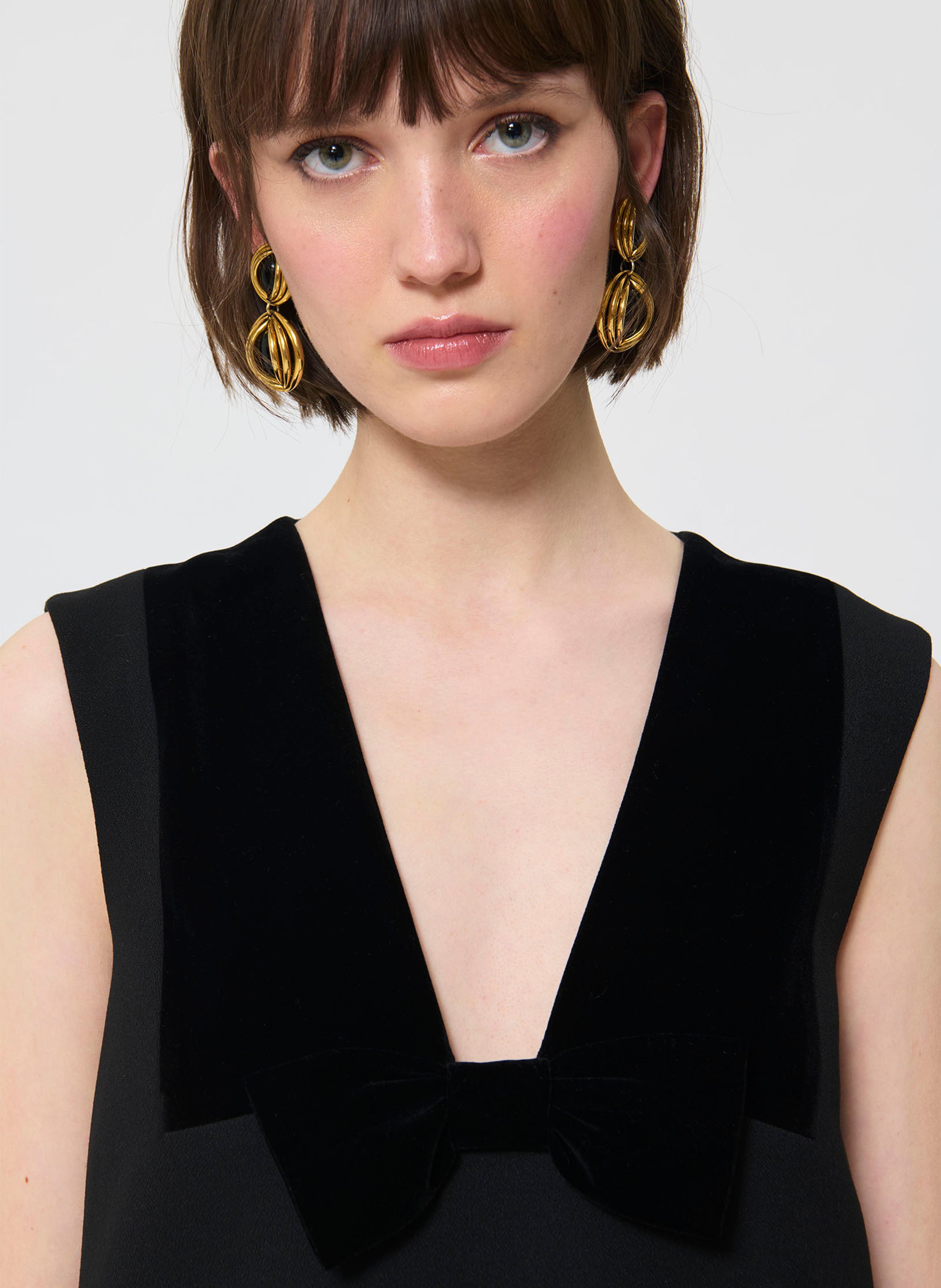 Abito corto collo a V TARA JARMON Nero