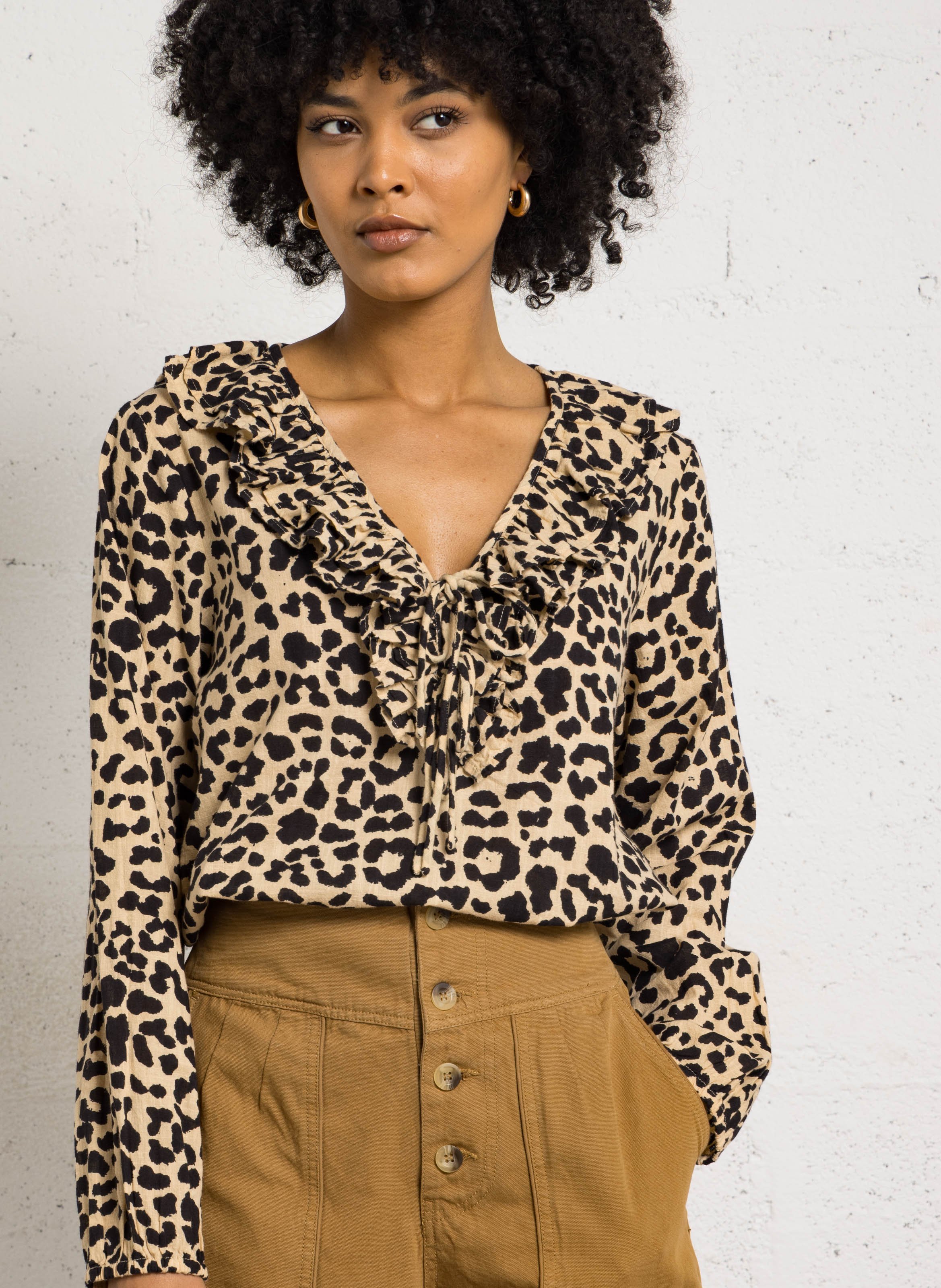 Bedrucktes Oberteil mit V-Ausschnitt LEON & HARPER Braun