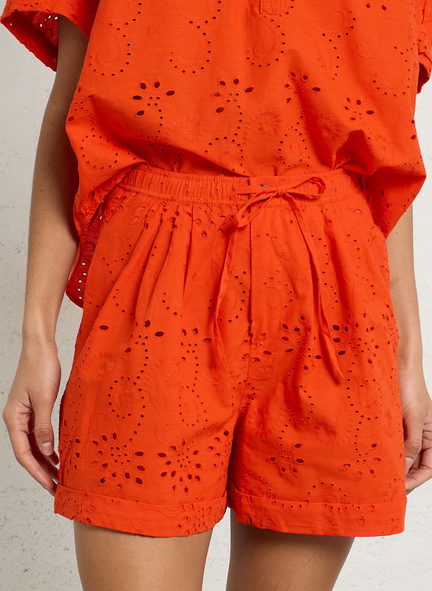 Kurzer Rock mit englischer Stickerei aus Baumwolle THE KORNER Rot