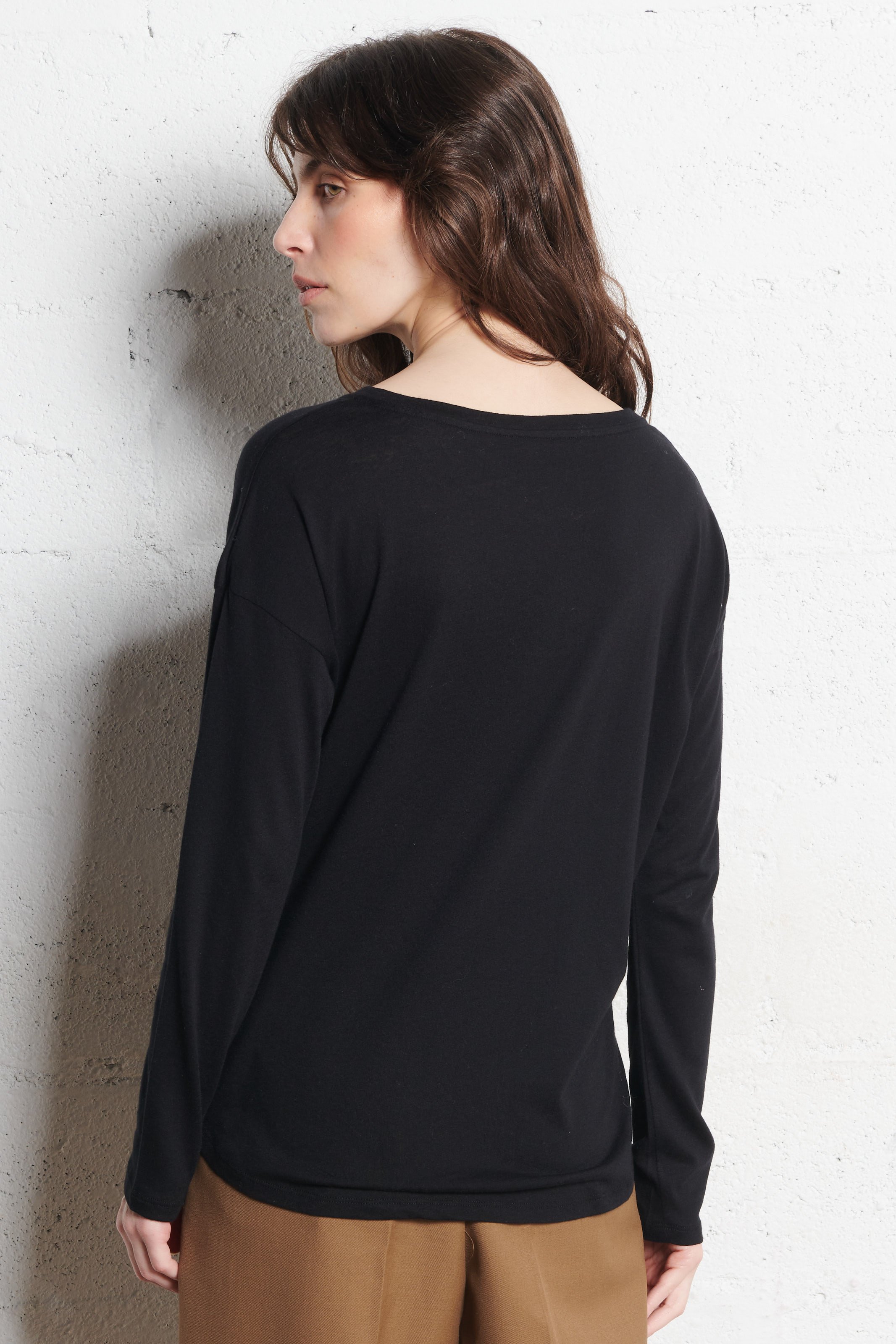 Tee-shirt ample col bateau en coton et cachemire MAJESTIC FILATURES Noir