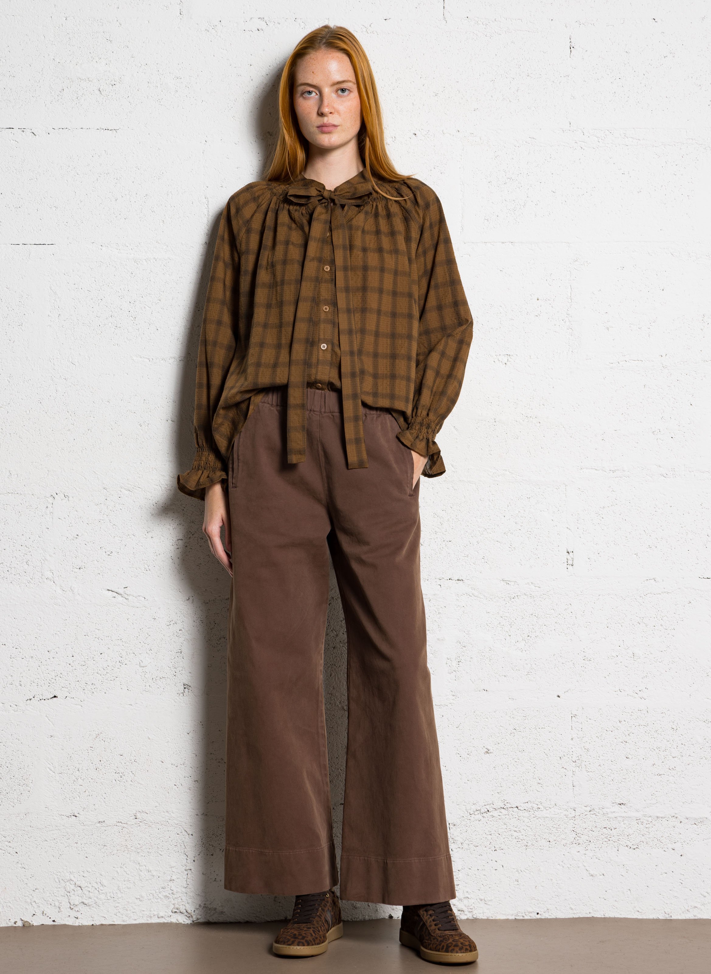 Baumwollbluse mit Schluppenkragen THE KORNER Braun