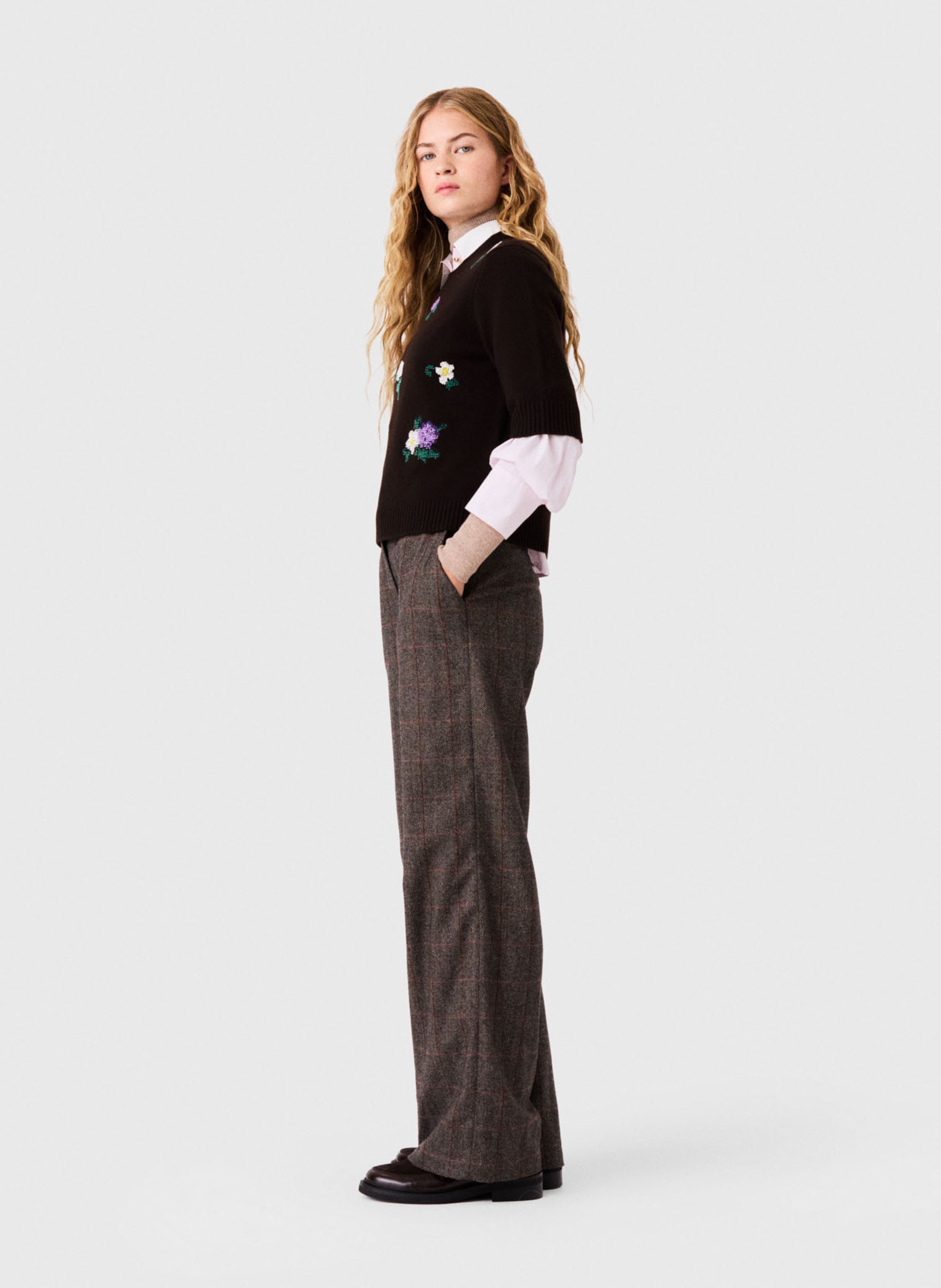 Pull droit col rond brodé en laine mélangée MAJE Marron