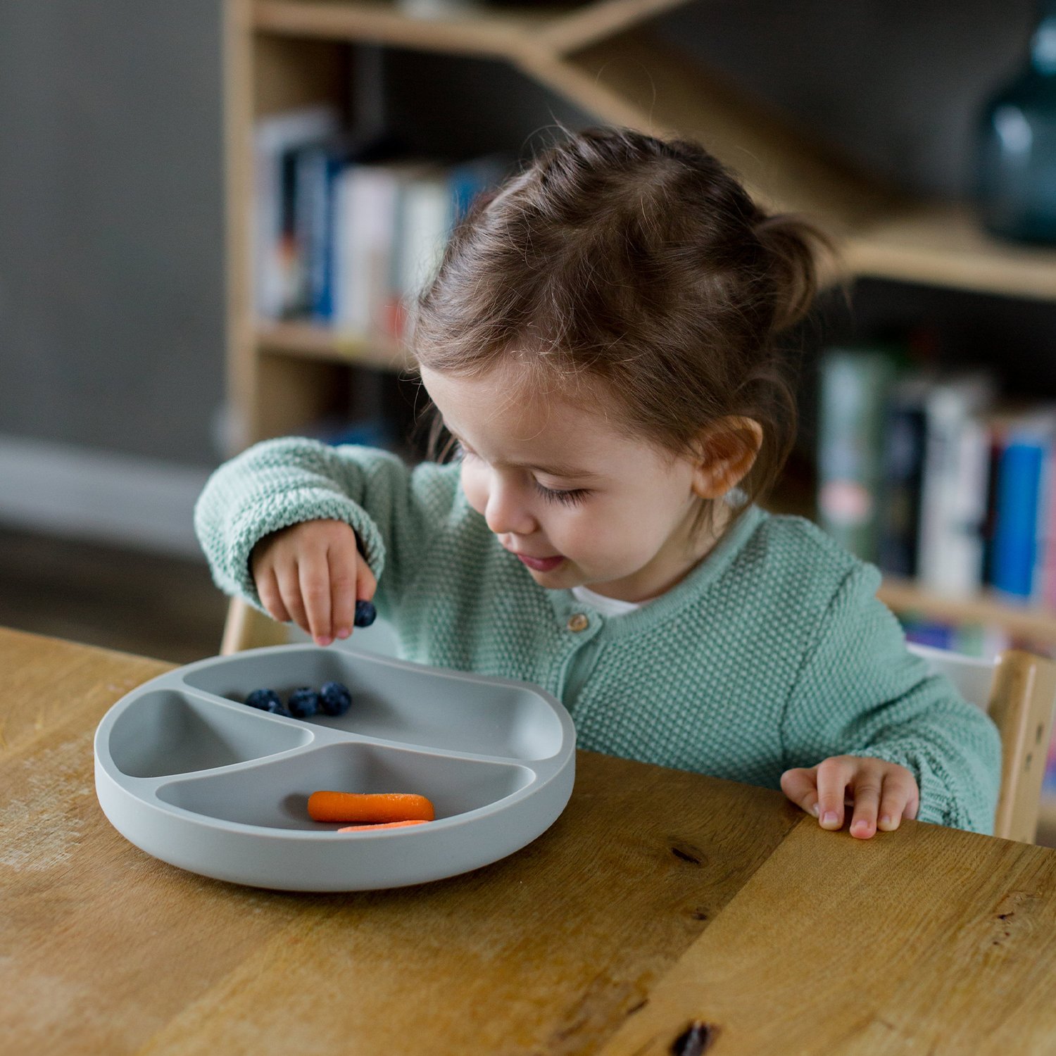 Assiette ventouse en silicone KINDSGUT Gris