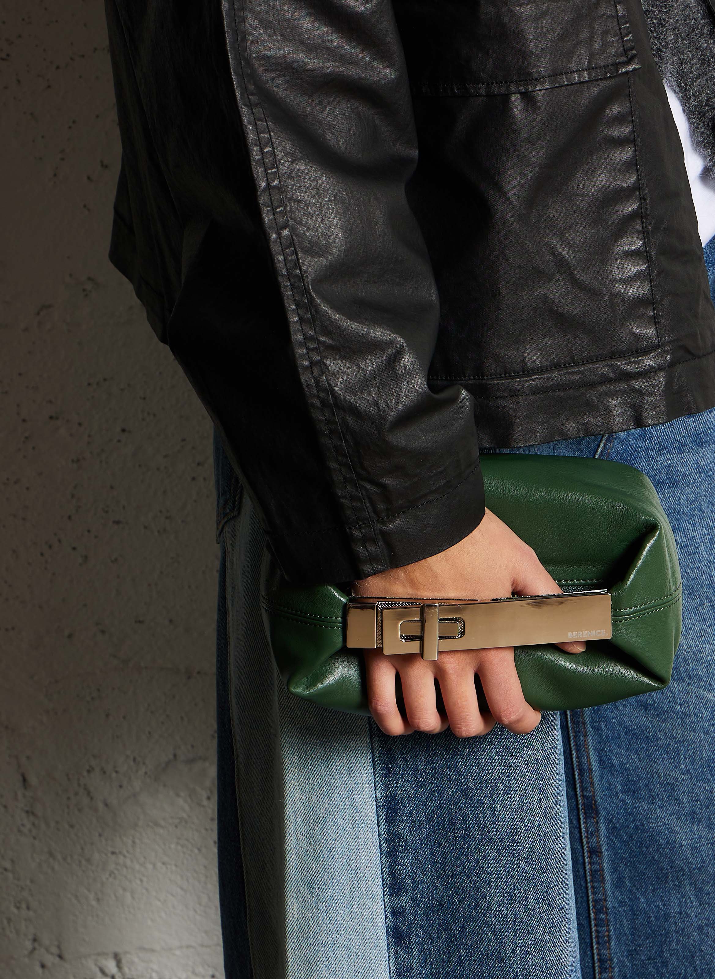 Kleine Ledertasche mit Metallgriff BERENICE Khaki