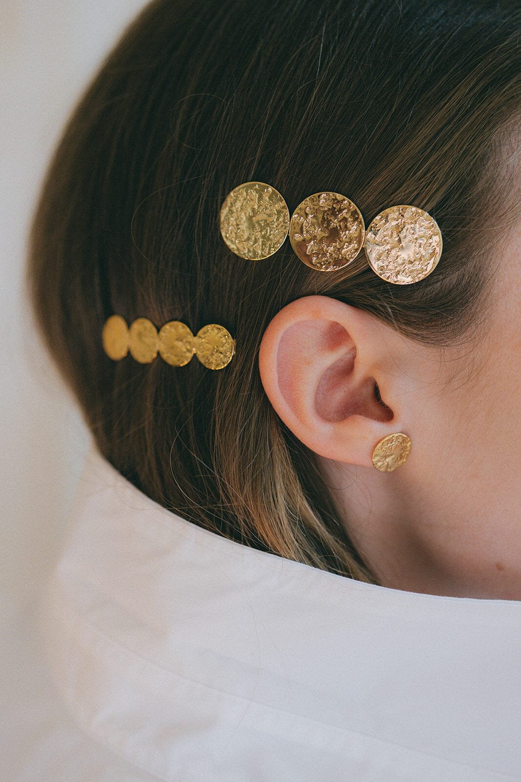 Round hammered gold plated stud earrings MONSIEUR SIMONE Golden