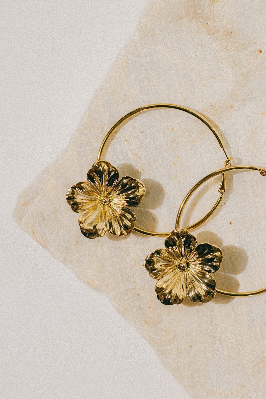 Flower-shaped gold-plated hoop earrings MONSIEUR SIMONE Golden