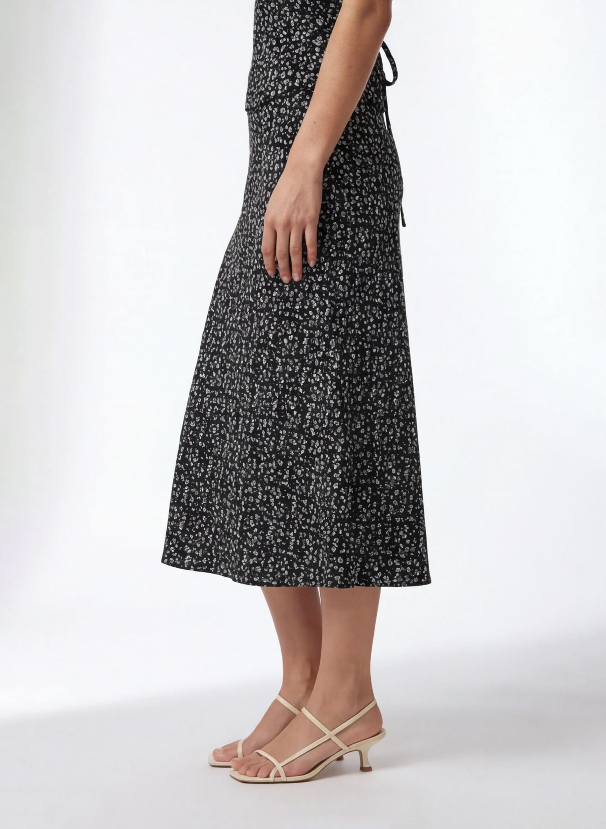 Geblümter Midirock KOOKAI Schwarz