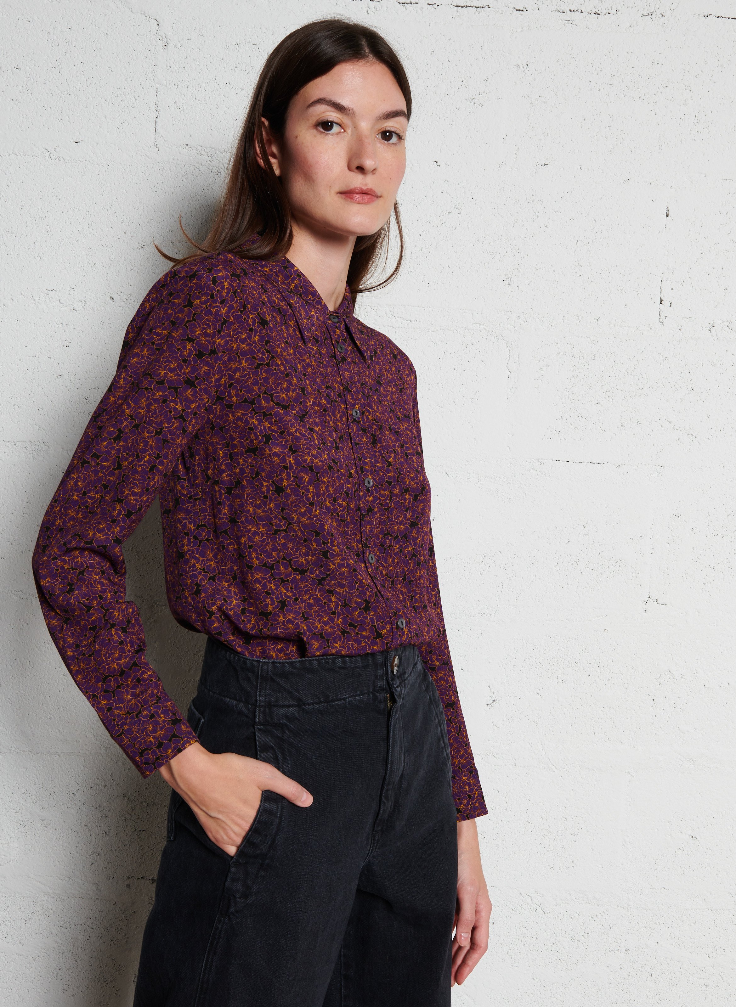 Camisa con cuello clásico y estampado de flores ATTIC AND BARN Morado