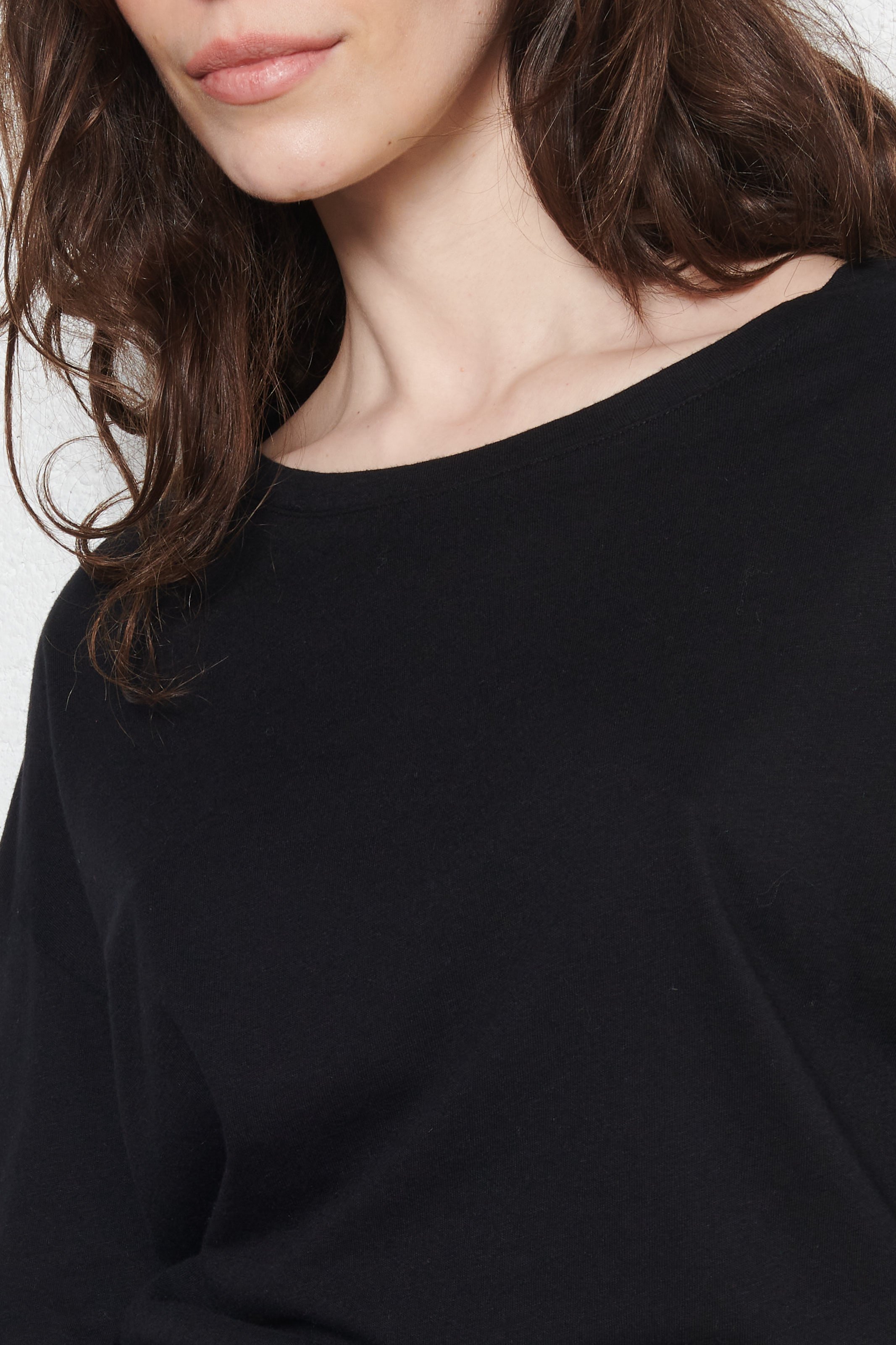 Tee-shirt ample col bateau en coton et cachemire MAJESTIC FILATURES Noir