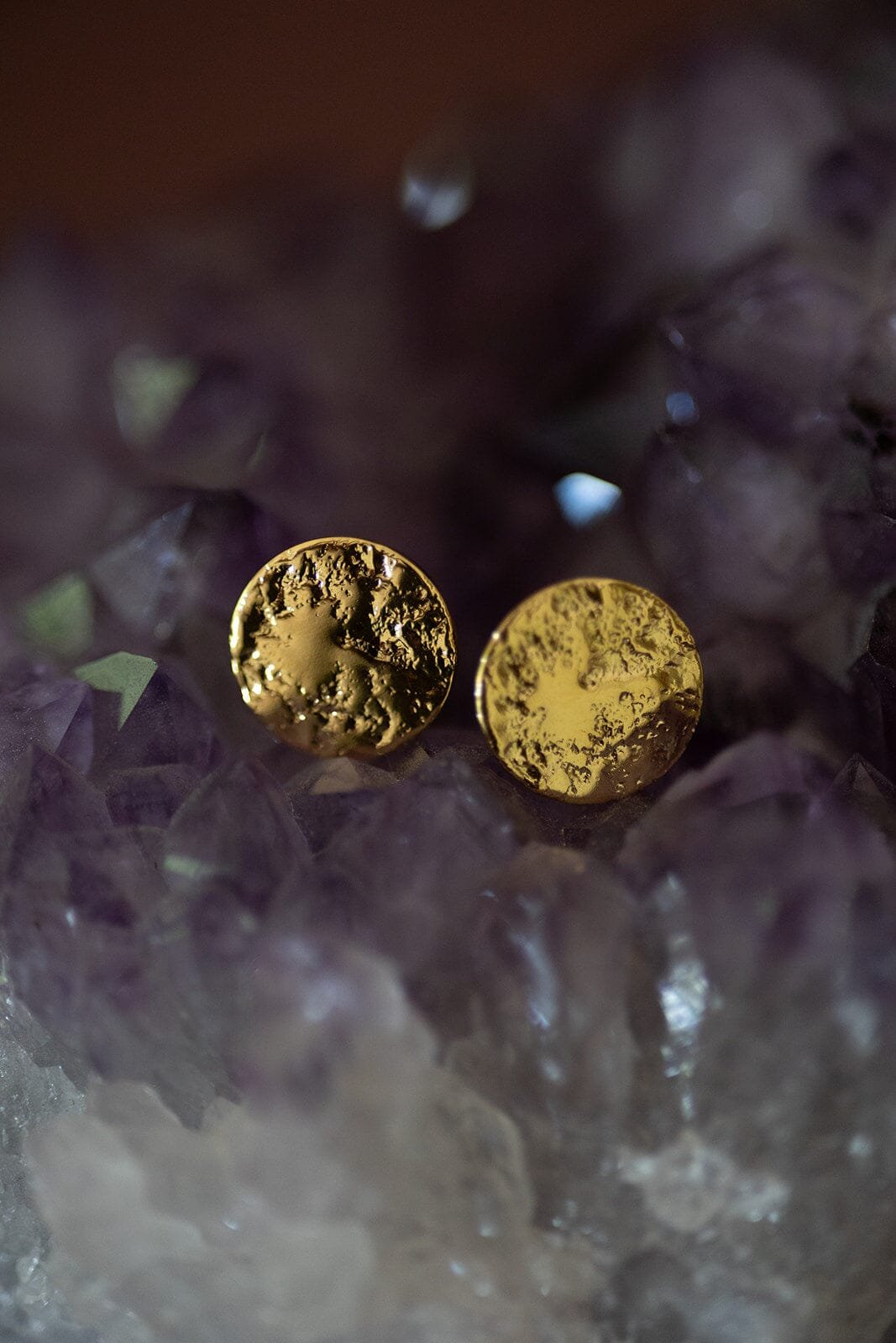 Round hammered gold plated stud earrings MONSIEUR SIMONE Golden