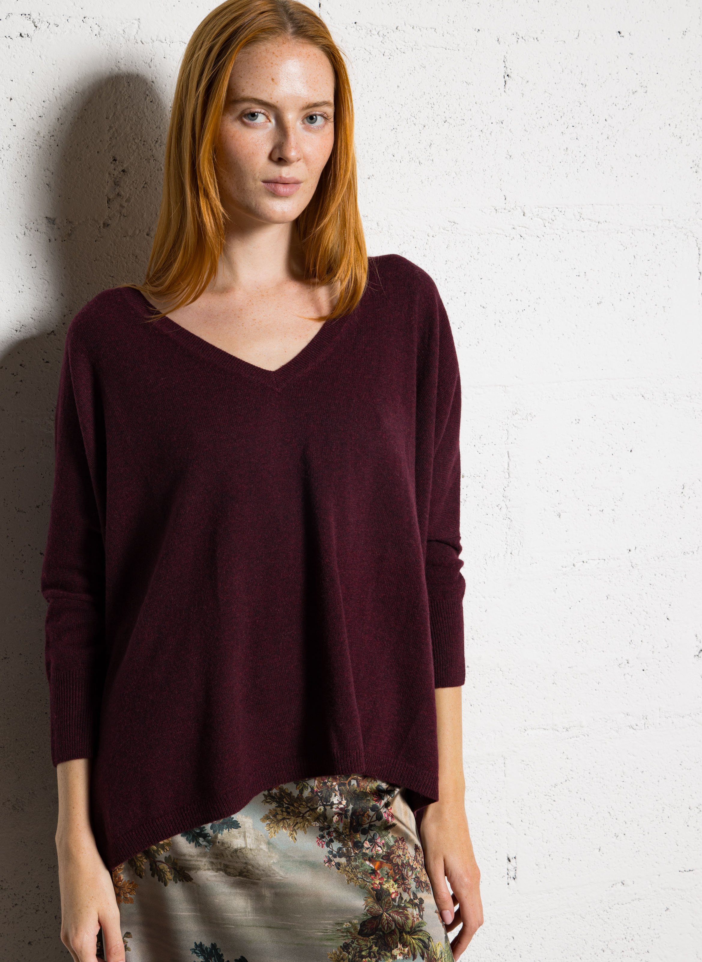 Kasjmier trui met V-hals KUJTEN Rood