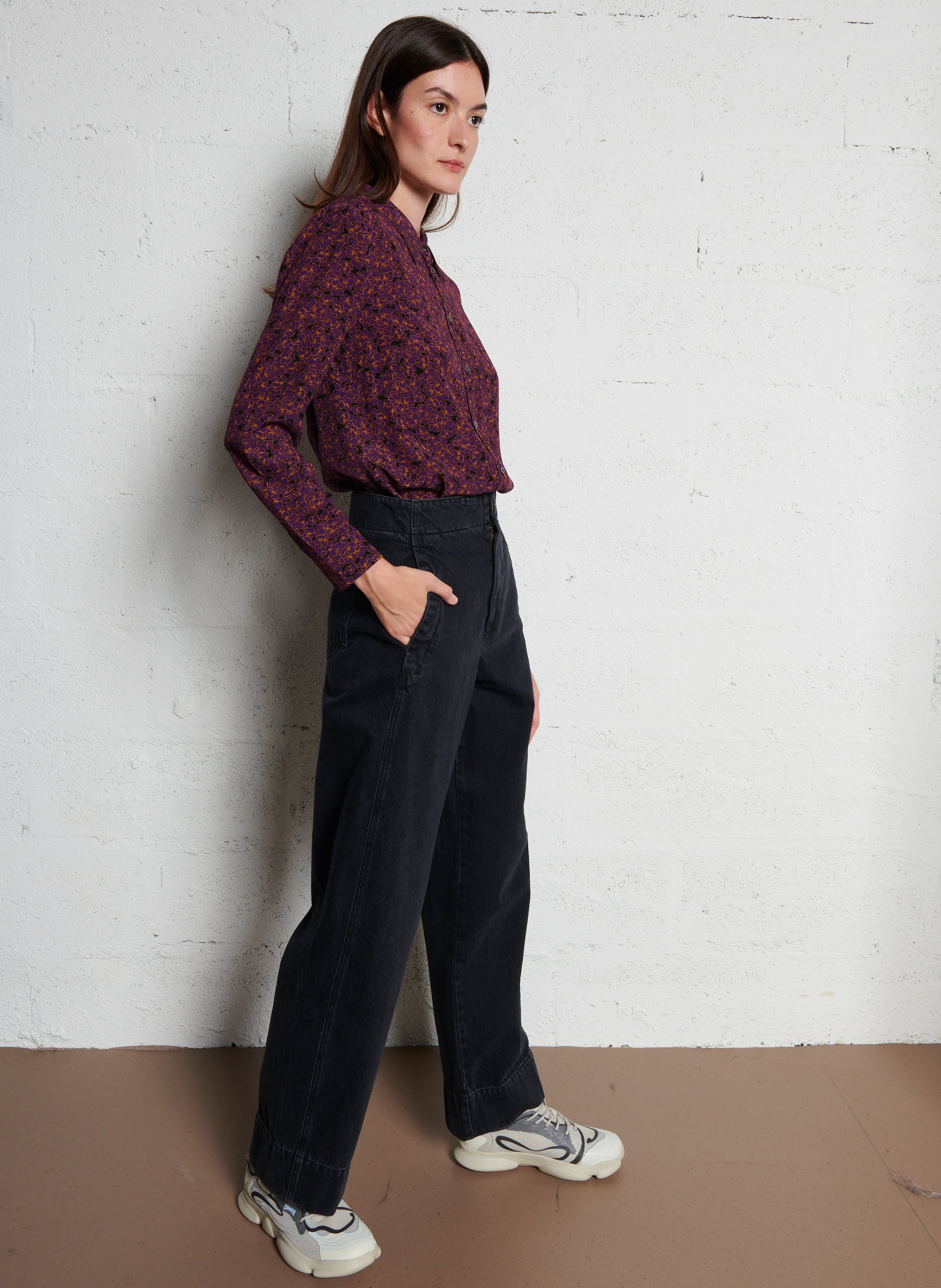 Camisa con cuello clásico y estampado de flores ATTIC AND BARN Morado