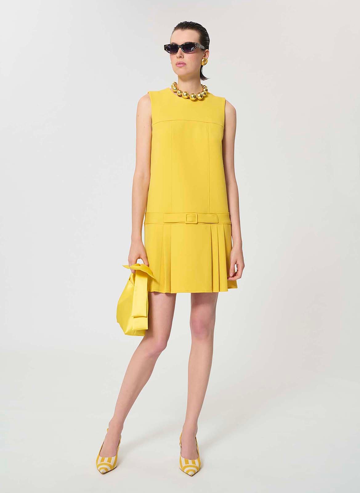 Kurzes Kleid mit Rundhalsausschnitt TARA JARMON Gelb