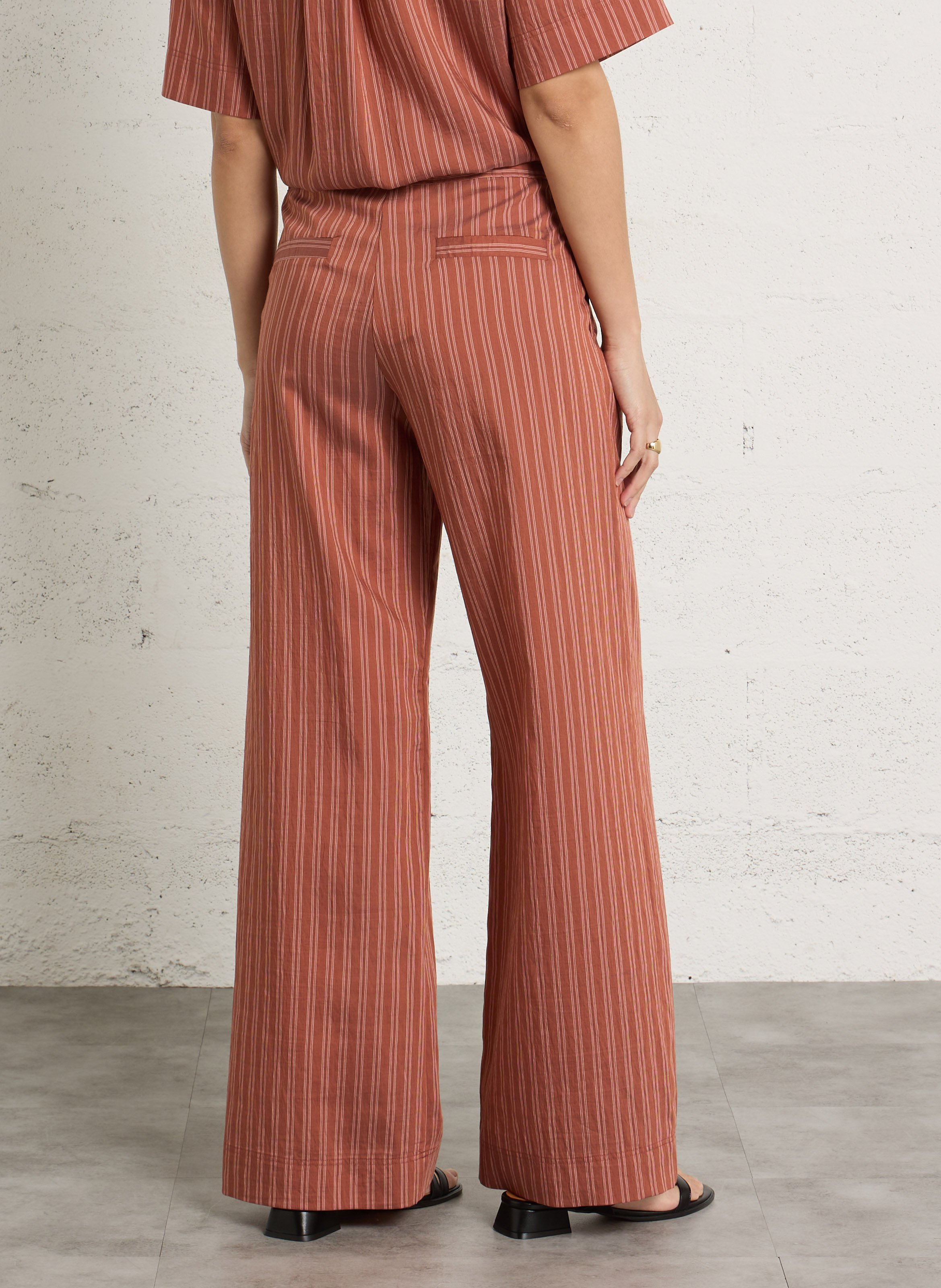 Gerade geschnittene, fließende Streifenhose DES PETITS HAUTS Rosa