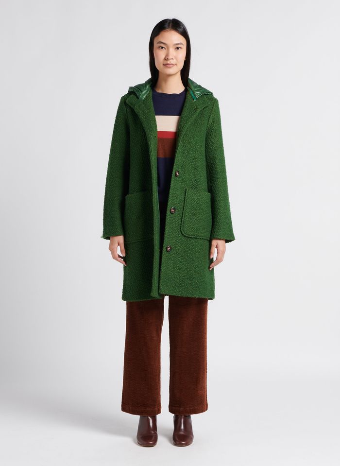 Cappotto donna classico di lana bouclé verde lungo.
